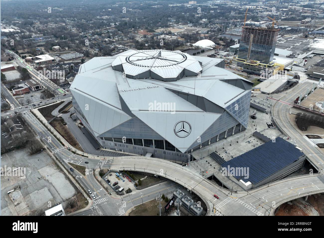 Allgemeine Luftaufnahme des Mercedes-Benz Stadions am Sonntag, 29. Januar 2023, in Atlanta. Stockfoto