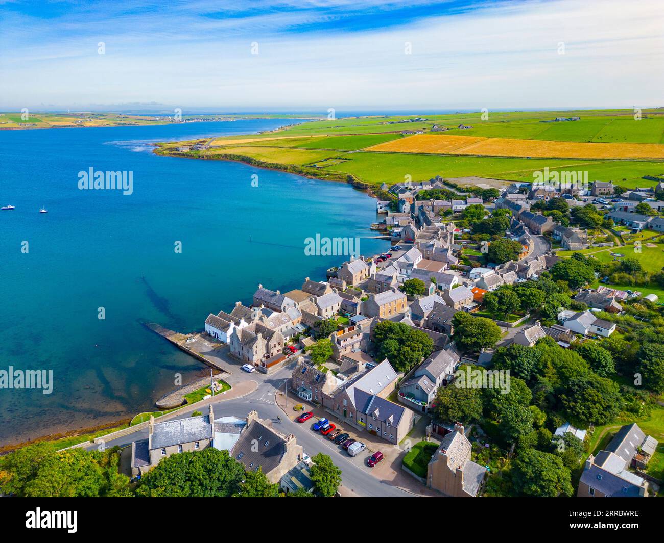 Luftaufnahme des Dorfes St. Margaret’s Hope in South Ronaldsay, Orkney Islands, Schottland, Vereinigtes Königreich. Stockfoto