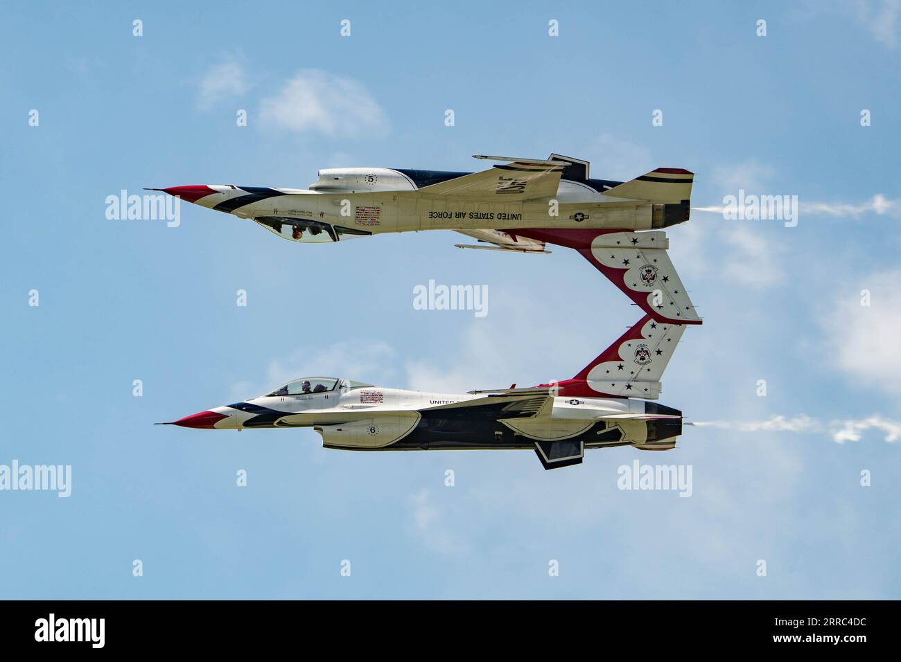 Das United States Air Force Air Demonstration Team Thunderbirds tritt