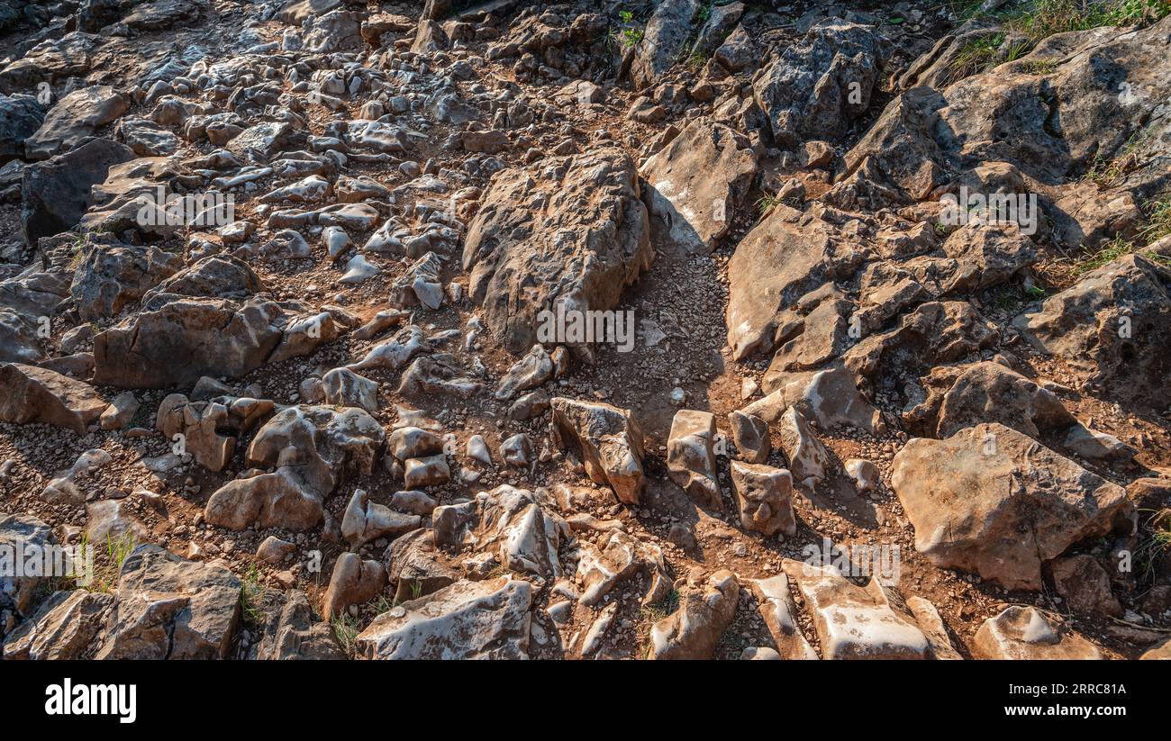 Das Krizevac, mit dem Podbrdo und der Kirche St. James ist sehr wichtig für diejenigen, die nach Medjugorje pilgern. Auf der Oberseite befindet sich ein Kreuz 8,5 Stockfoto