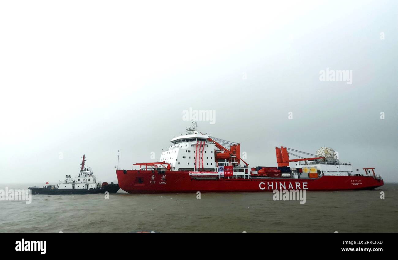 211105 -- SHANGHAI, 5. Nov. 2021 -- der chinesische Forschungseisbrecher Xuelong oder Schneedrache macht sich am 5. Nov. 2021 auf den Weg zur 38. Antarktisexpedition in Shanghai, Ostchina. Die erste Charge von 154 Forschern auf dem Schiff wird Mitte April nächsten Jahres nach China zurückkehren. /Handout über Xinhua EyesonSci CHINA-XUELONG-ANTARKTIS EXPEDITION-START CN PolarxResearchxInstitutexofxChina PUBLICATIONxNOTxINxCHN Stockfoto