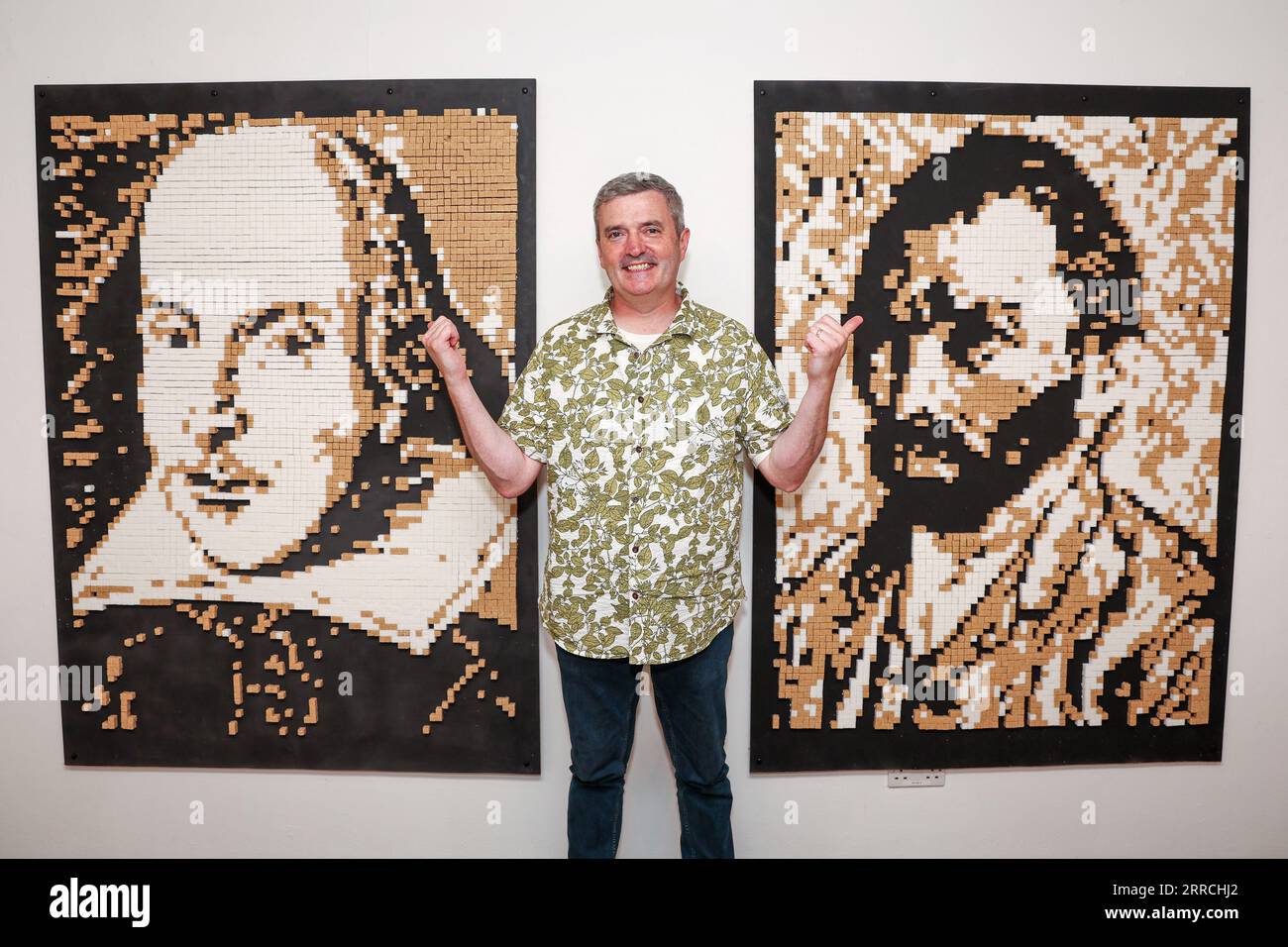 DER Künstler Q Devine mit seinen Sugar Cube-Porträts wurde auf einer exklusiven Vorschauveranstaltung in London anlässlich des Starts von Kelloggs Reductive Art Exhibition A Story of Salt and Sugar vorgestellt, die am 8. Und 9. September in Gallery@oxo für die Öffentlichkeit zugänglich war. Bilddatum: Donnerstag, 7. September 2023. Stockfoto