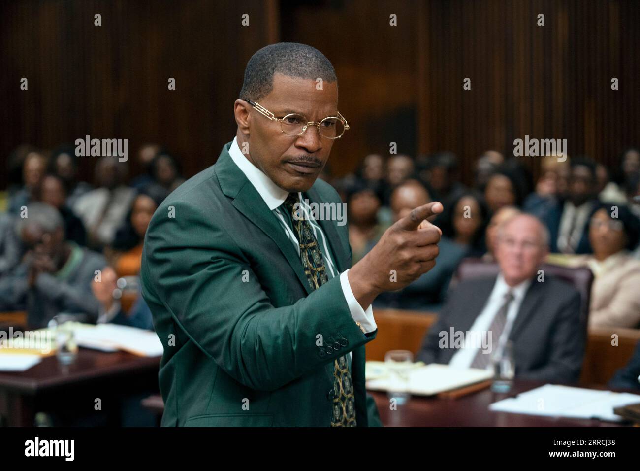 ERSCHEINUNGSDATUM: 13. Oktober 2023. TITEL: Das Begräbnis. STUDIO: Amazon Studios. REGIE: Maggie Betts. PLOT: Inspiriert von wahren Ereignissen hilft ein Anwalt einem Beerdigungsheimbesitzer, sein Familienunternehmen vor einem korporativen Ungeheuer zu retten, indem er ein komplexes Geflecht aus Rasse, Macht und Ungerechtigkeit entlarvt. JAMIE FOXX als Willie Gary. (Credit Image: © Amazon Studios/Entertainment Pictures/ZUMAPRESS.com) NUR REDAKTIONELLE VERWENDUNG! Nicht für kommerzielle ZWECKE! Stockfoto