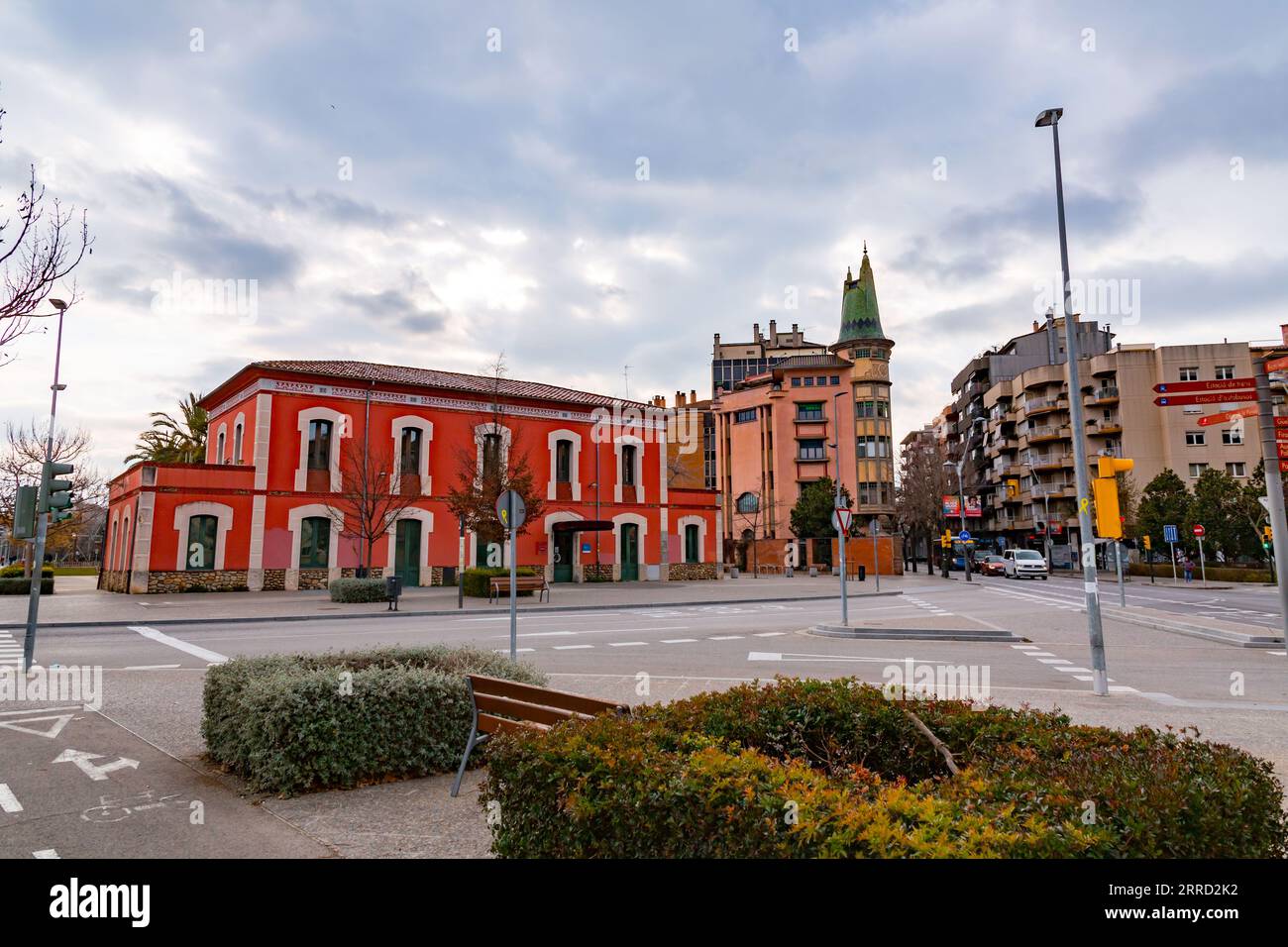 Girona, Spanien - 12. Februar 2022: Der Bahnhof Girona befindet sich im nördlichen Teil der Gemeinde, 1 km südwestlich der Stockfoto