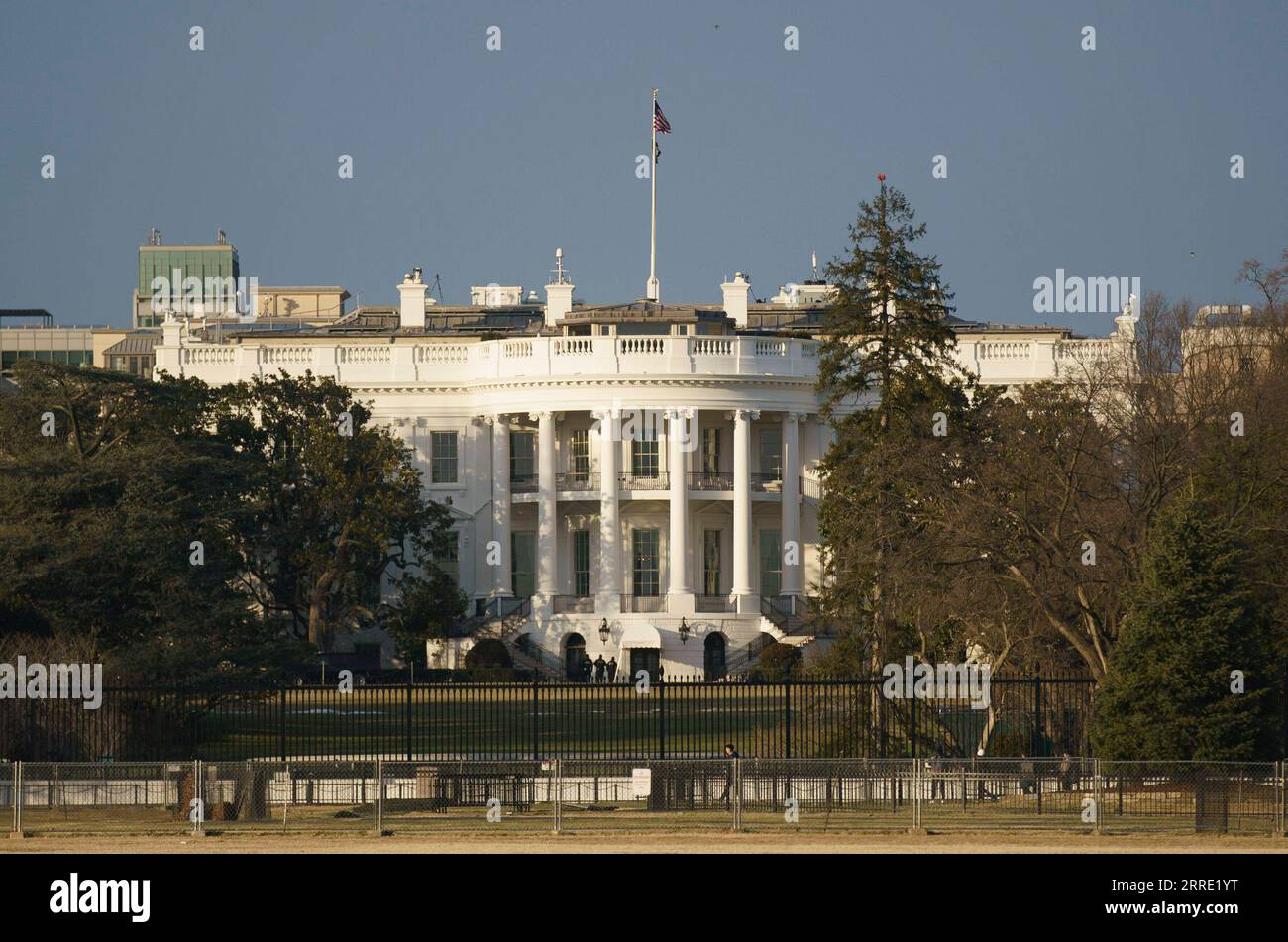 220120 -- WASHINGTON, D.C., 20. Januar 2022 -- Foto aufgenommen am 19. Januar 2022 zeigt das Weiße Haus in Washington, D.C., USA. US-Präsident Joe Biden hielt am Mittwoch eine Pressekonferenz im Weißen Haus ab, um sein erstes Amtsjahr zu feiern. Foto: /Xinhua U.S.-WASHINGTON, D.C.-PRESIDENT-BIDEN-PRESS CONFERENCE ShenxTing PUBLICATIONxNOTxINxCHN Stockfoto