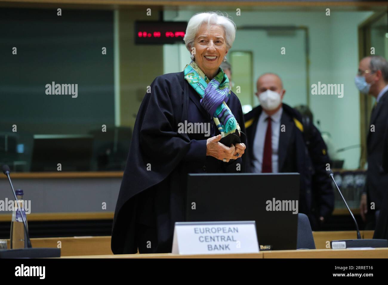 220315 -- BRÜSSEL, 15. März 2022 -- EZB-Präsidentin Christine Lagarde nimmt am 14. März 2022 an einer Sitzung der Eurogruppe in Brüssel, Belgien, Teil. Das Euro-Währungsgebiet wird die Auswirkungen des Russland-Ukraine-Konflikts auf seine Wirtschaft abmildern, indem es die Lage genau überwacht und seine Finanzpolitik bei Bedarf umgehend anpasst, sagten die Beamten am Montagabend nach einer Sitzung der Eurogruppe. TREFFEN BELGIEN-BRÜSSEL-EUROGRUPPE ZhengxHuansong PUBLICATIONxNOTxINxCHN Stockfoto