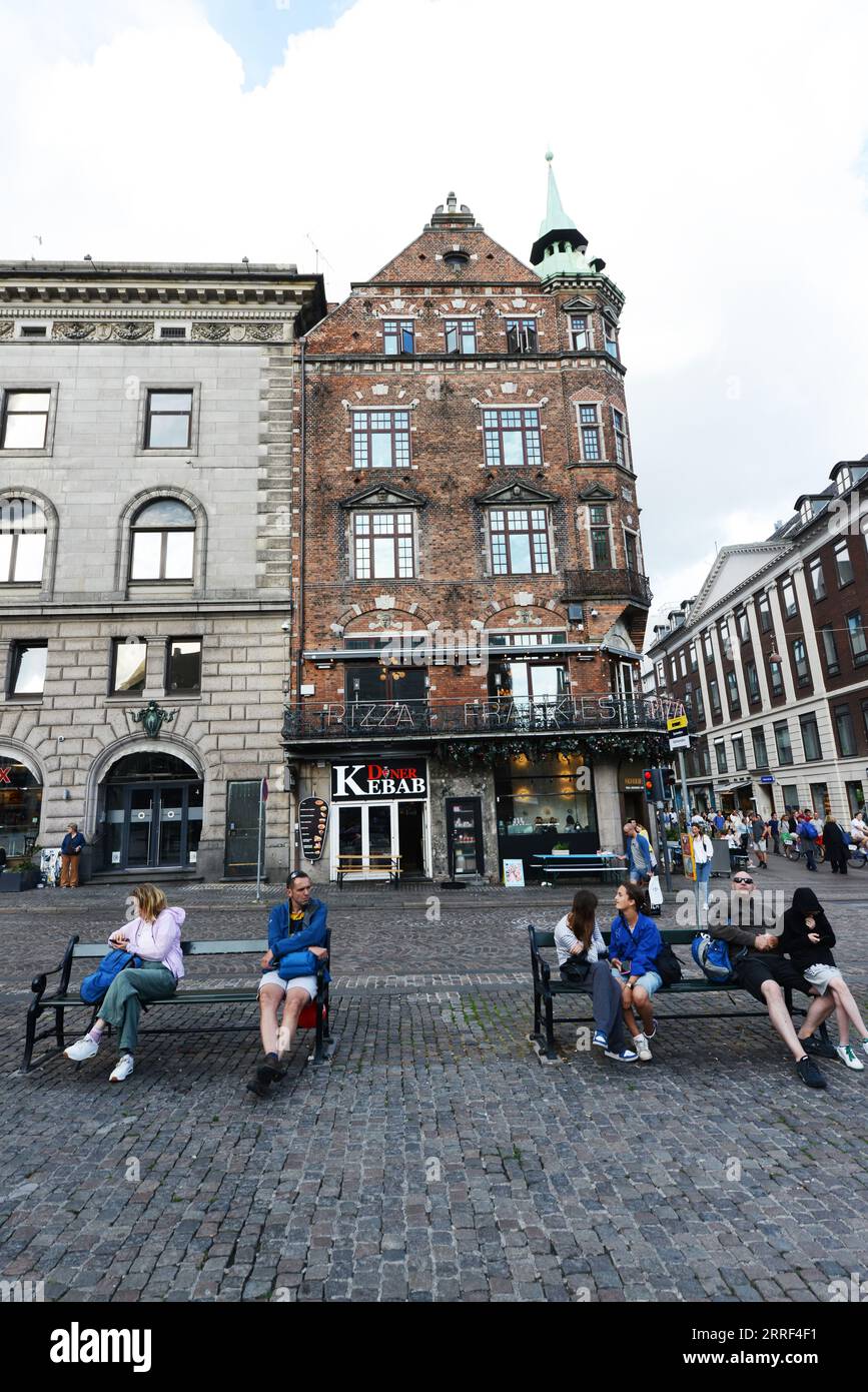 Wunderschöne alte Gebäude am öffentlichen Platz Nytrov im Zentrum von Kopenhagen, Dänemark. Stockfoto