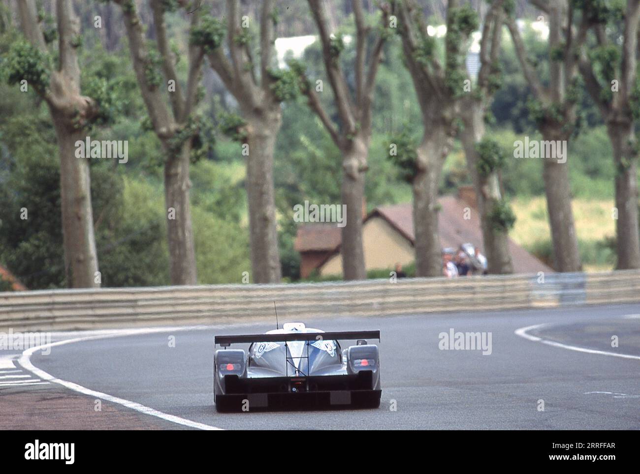 Bentley Team Racing im 24-Stunden-Rennen von Le Mans 2001 mit Bentley Speed 8 Prototyp-Rennwagen. Stockfoto