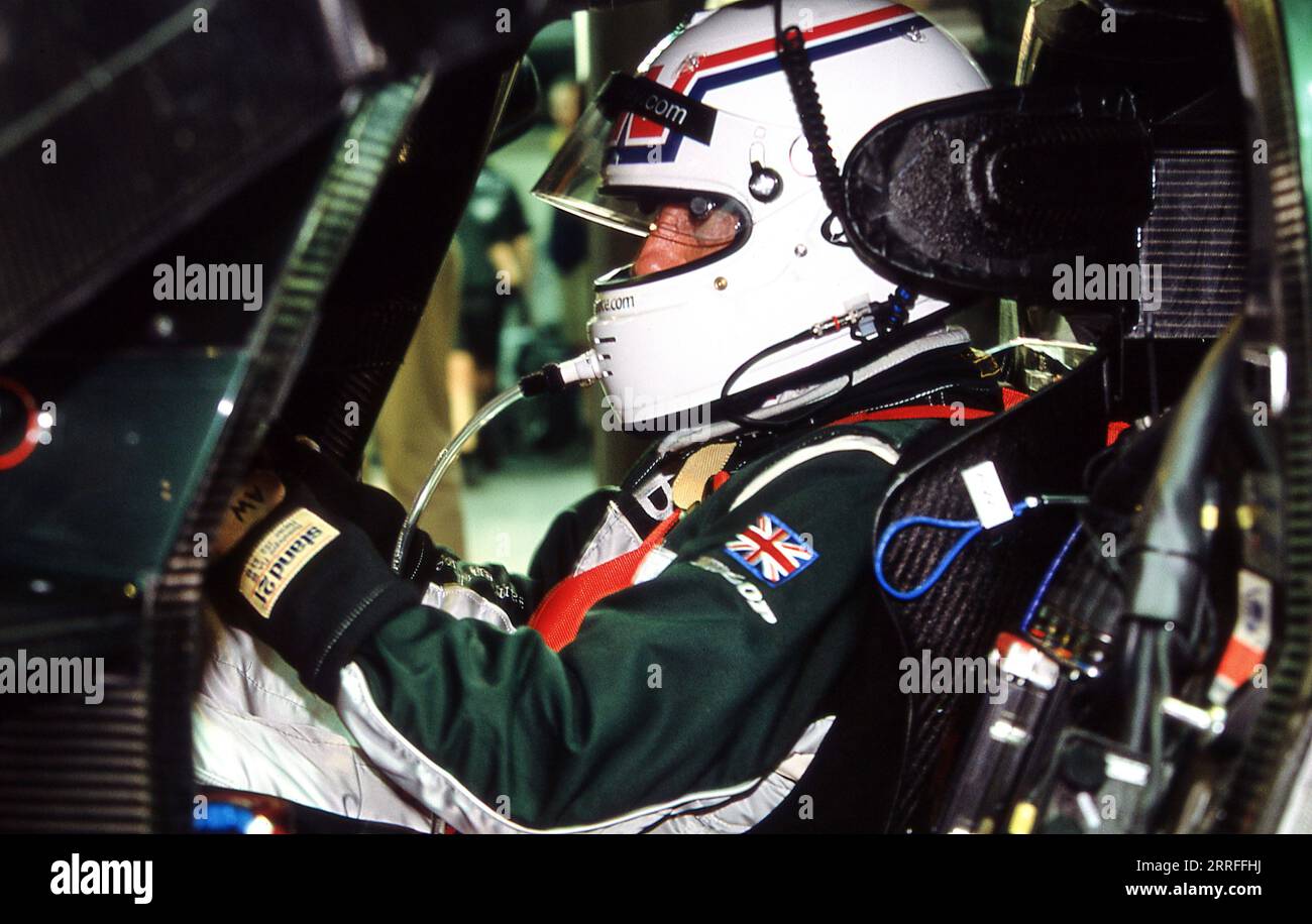 Bentley Team Racing im 24-Stunden-Rennen von Le Mans 2001 mit Bentley Speed 8 Prototyp-Rennwagen. Stockfoto