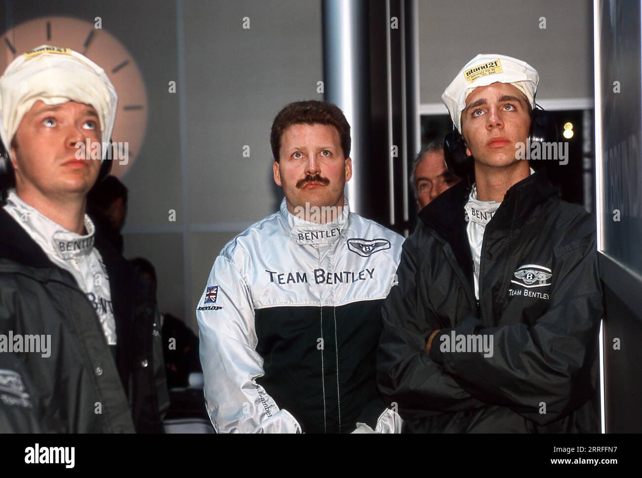 Bentley Team Racing im 24-Stunden-Rennen von Le Mans 2001 mit Bentley Speed 8 Prototyp-Rennwagen. Stockfoto