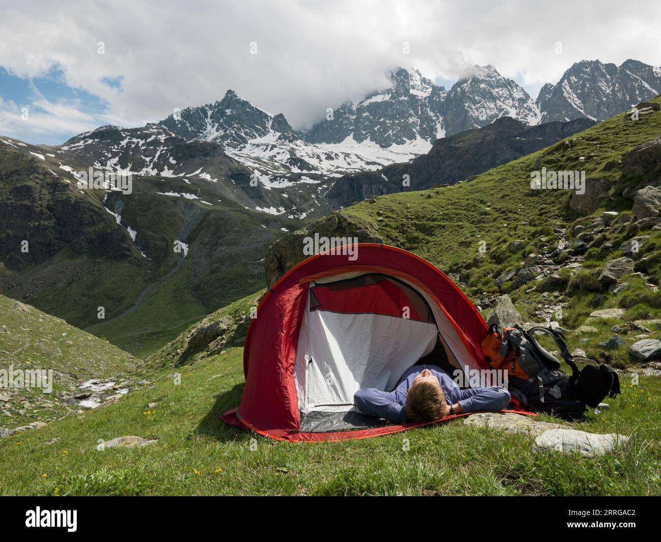 Wandern im Zelt, Almwiesen, Berge Stockfoto