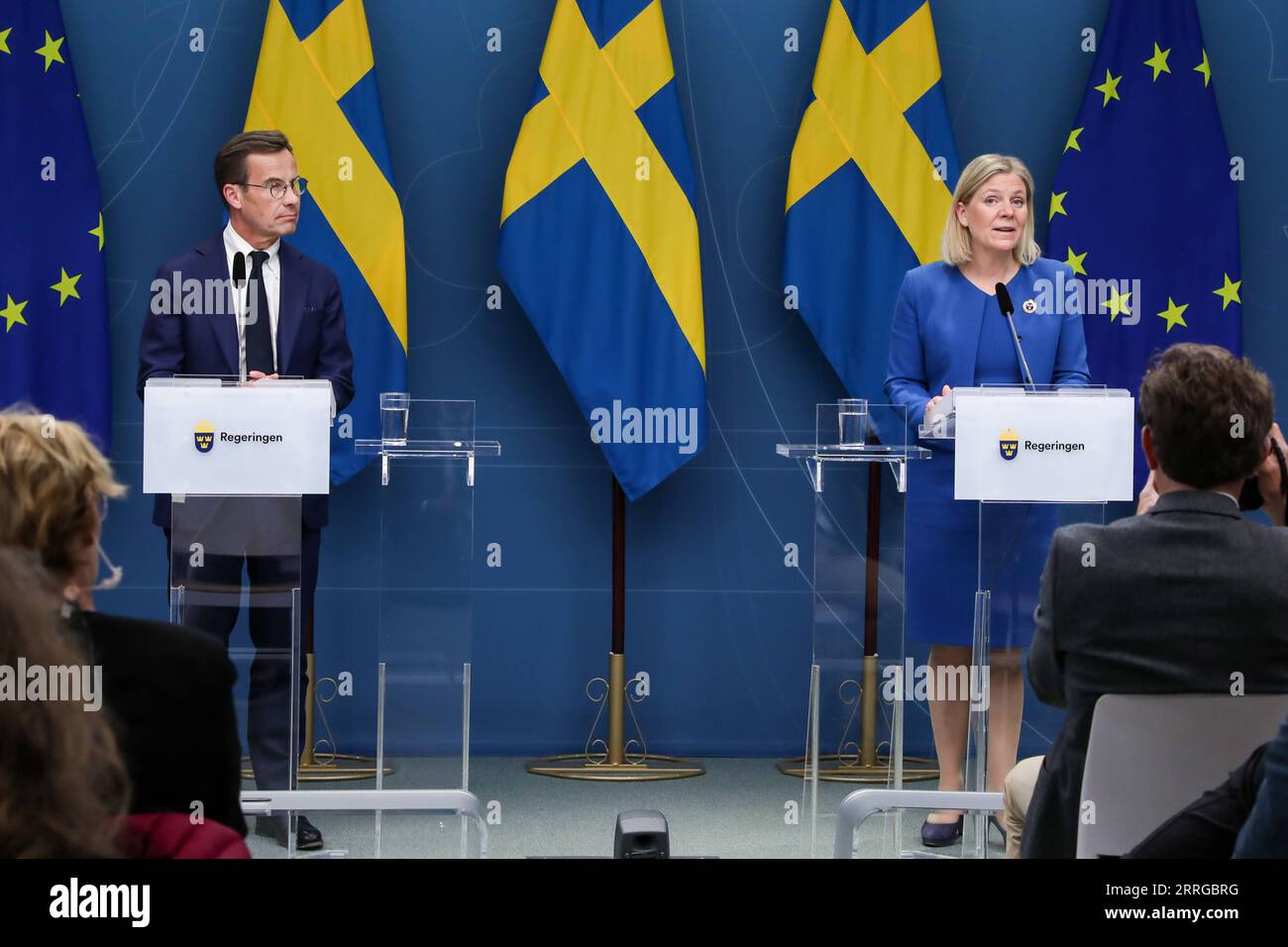 220516 -- STOCKHOLM, 16. Mai 2022 -- die schwedische Premierministerin Magdalena Andersson R hält am 16. Mai 2022 in Stockholm eine Pressekonferenz mit dem Vorsitzenden der moderaten Partei Ulf Kristersson ab. Magdalena Andersson gab am Montag die offizielle Entscheidung bekannt, den Prozess des Antrags des Landes auf Mitgliedschaft in der NATO der Nordatlantikvertragsorganisation einzuleiten. /Regierungsbüros Schwedens/Handout via Xinhua SCHWEDEN-STOCKHOLM-NATO-PM NinnixAndersson PUBLICATIONxNOTxINxCHN Stockfoto