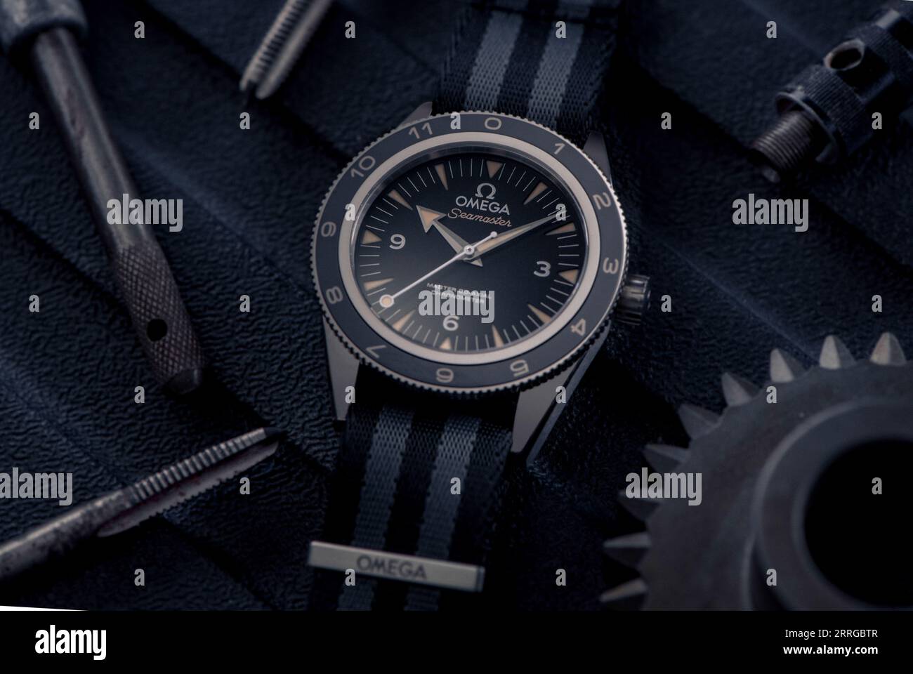 Uhr james store bond spectre