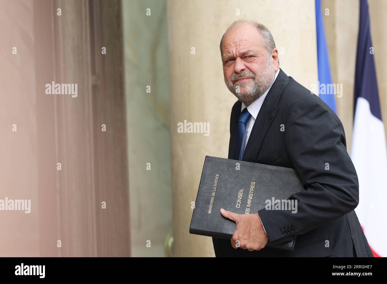 220523 -- PARIS, 23. Mai 2022 -- der französische Justizminister Eric Dupond-Moretti trifft am 23. Mai 2022 zur ersten wöchentlichen Kabinettssitzung des neuen Kabinetts im Präsidentenpalast Elysee in Paris ein. Der französische Präsident Emmanuel Macron ernannte am Freitag Minister für die neue Regierung des Landes. Insgesamt hat die neue Regierung 27 Mitglieder mit 17 Ministerien, sechs Ministeriendelegierten und vier Staatssekretären. FRANKREICH-PARIS-REGIERUNG GaoxJing PUBLICATIONxNOTxINxCHN Stockfoto