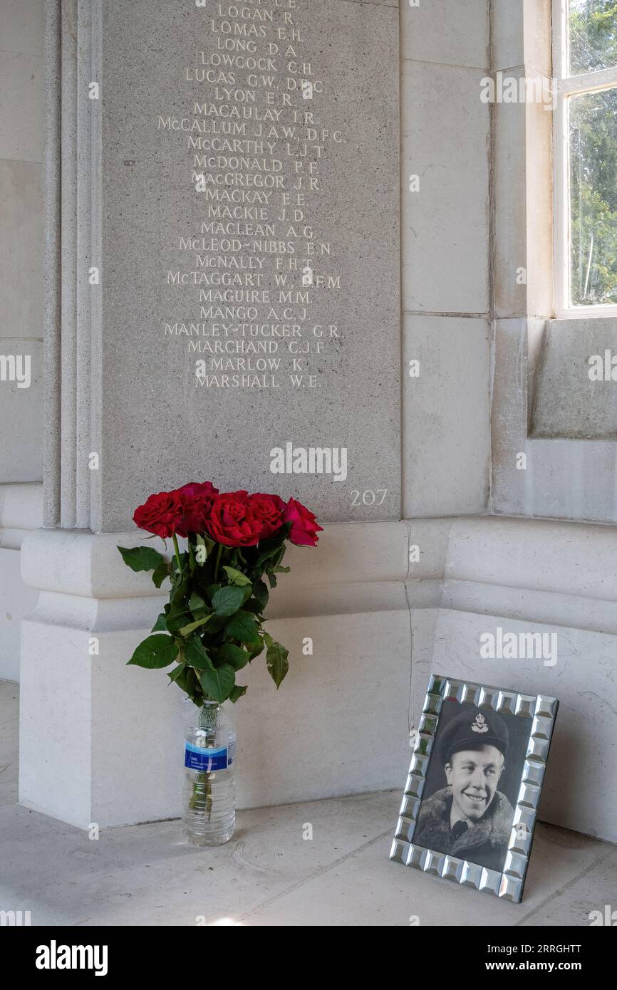 Runnymede Air Force Memorial, Surrey, England, Vereinigtes Königreich, erinnert namentlich an mehr als 20.000 Männer und Frauen der im Zweiten Weltkrieg getöteten Luftwaffe Stockfoto