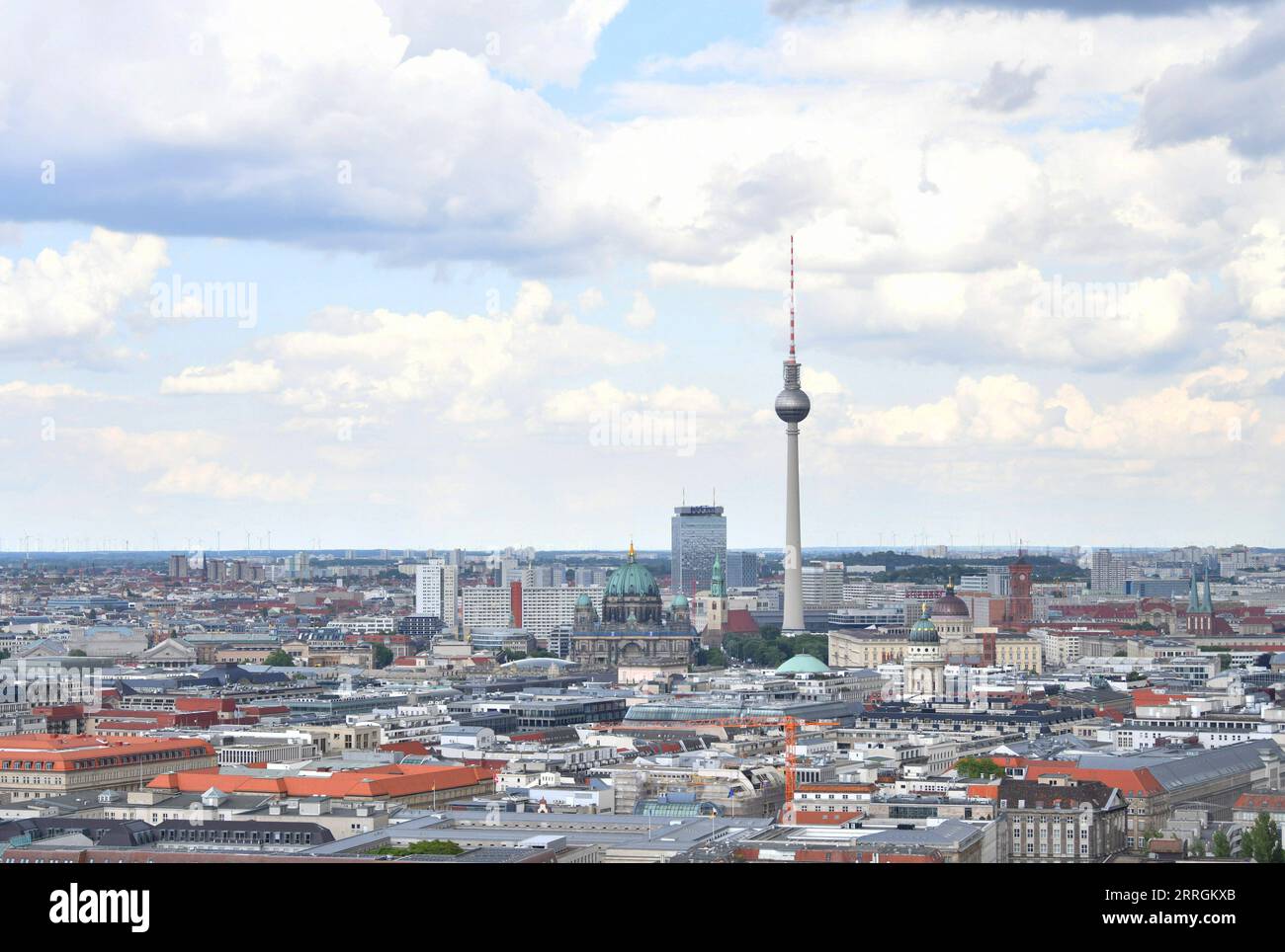 220526 -- BERLIN, 26. Mai 2022 -- Foto aufgenommen am 25. Mai 2022 zeigt einen Blick auf Berlin, Hauptstadt Deutschlands. DEUTSCHLAND-BERLIN-LANDSCHAFT RenxPengfei PUBLICATIONxNOTxINxCHN Stockfoto