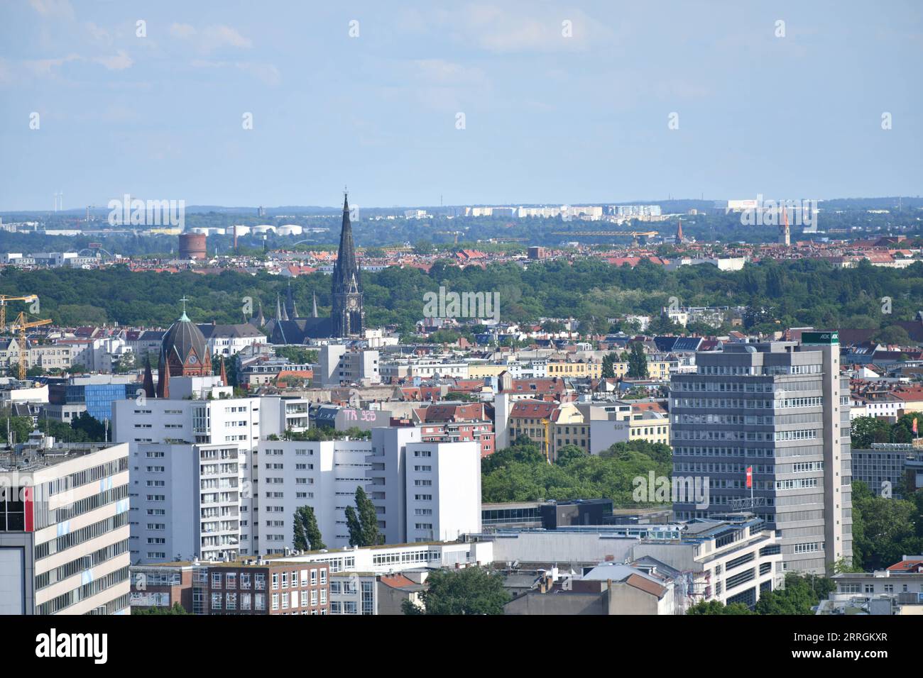 220526 -- BERLIN, 26. Mai 2022 -- Foto aufgenommen am 25. Mai 2022 zeigt einen Blick auf Berlin, Hauptstadt Deutschlands. DEUTSCHLAND-BERLIN-LANDSCHAFT RenxPengfei PUBLICATIONxNOTxINxCHN Stockfoto