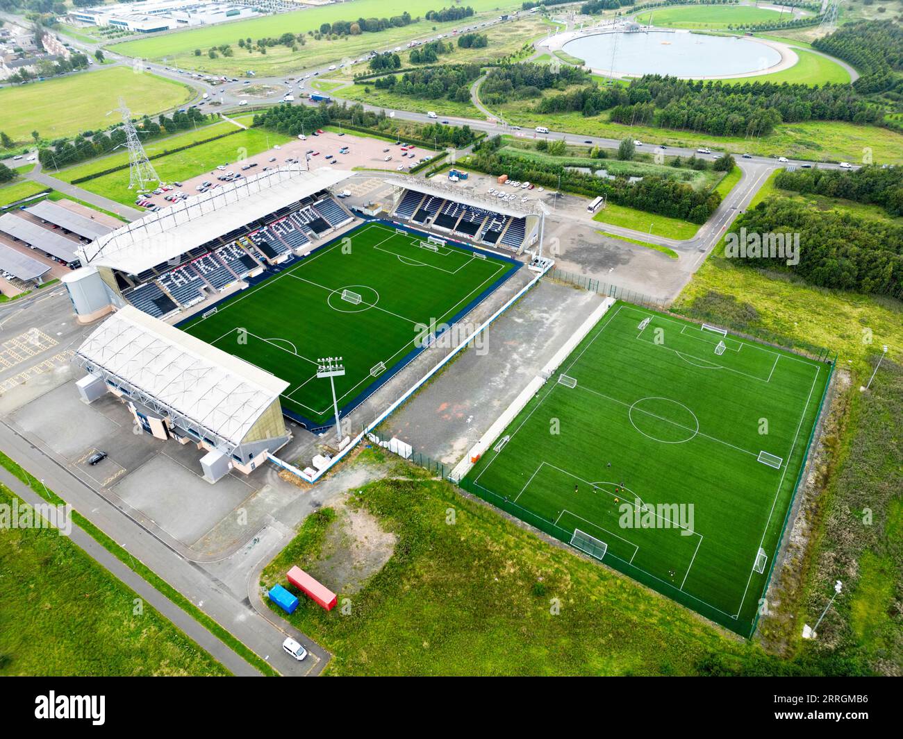 Luftaufnahme des Falkirk-Stadions aus der Vogelperspektive Stockfoto