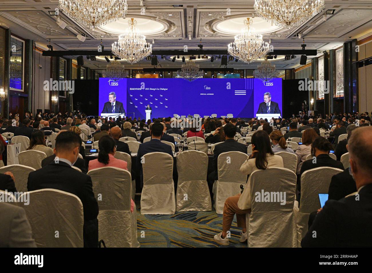 220612 -- SINGAPUR, 12. Juni 2022 -- Menschen nehmen am 19. Shangri-La-Dialog in Singapur am 11. Juni 2022 Teil. ZU DEN XINHUA-SCHLAGZEILEN VOM 12. JUNI 2022 Foto: /Xinhua SINGAPORE-SHANGRI-LA DIALOGUE ThenxChihxWey PUBLICATIONxNOTxINxCHN Stockfoto