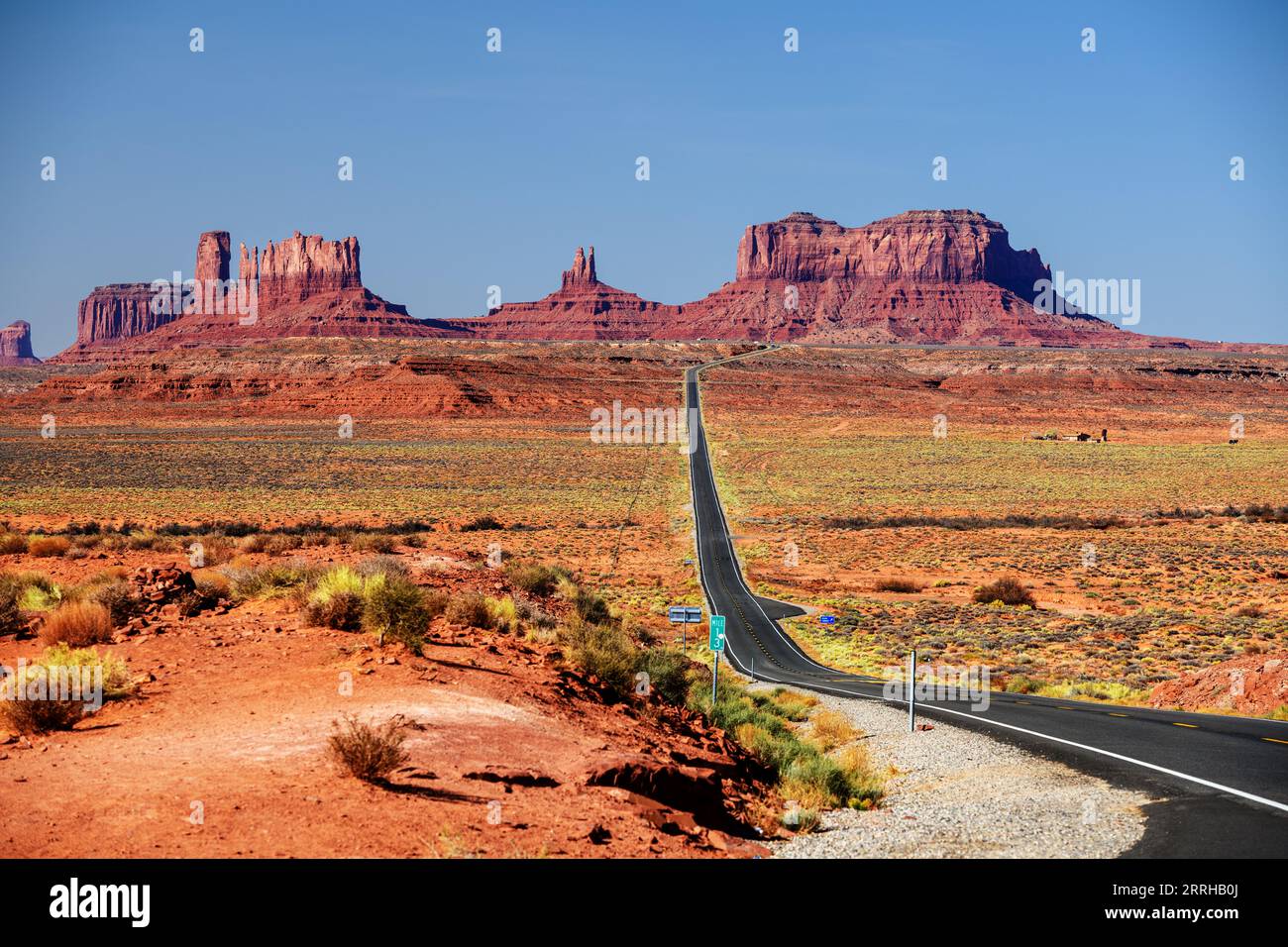 Monument Valley, Arizona, berühmter Highway der USA. Stockfoto