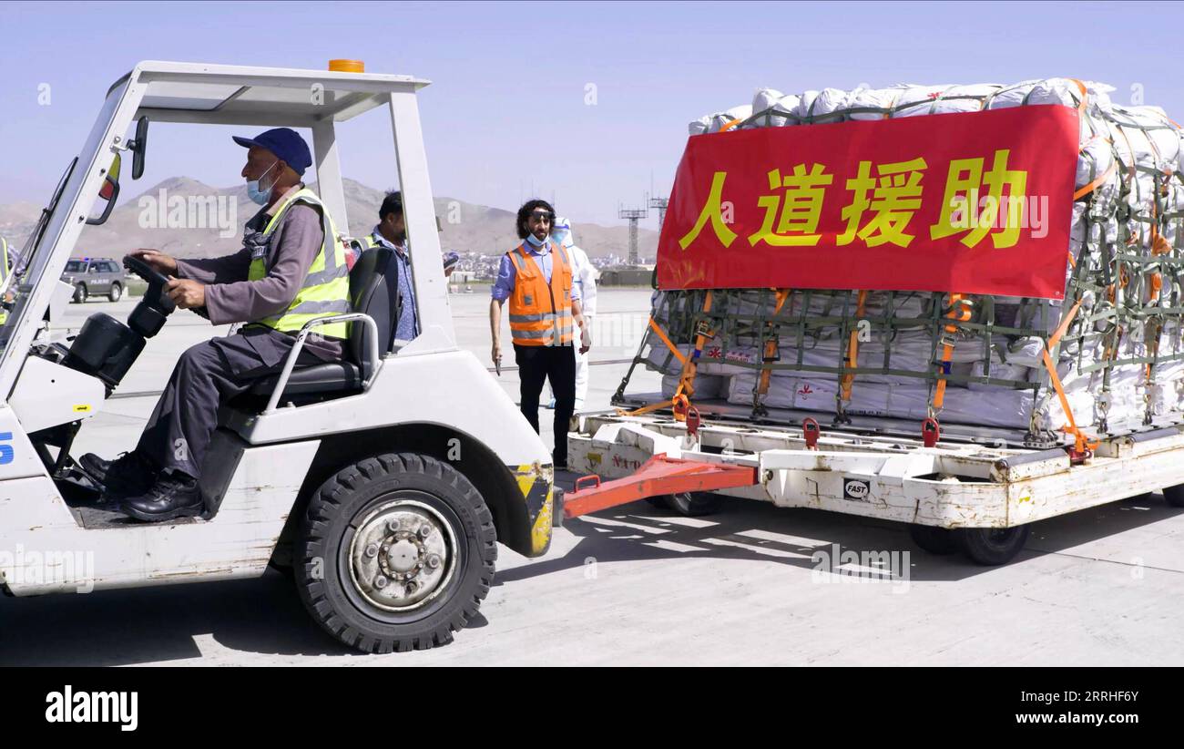 220629 -- KABUL, 29. Juni 2022 -- Ein Video-Screenshot zeigt die zweite Lieferung von Hilfsgütern für Erdbebenopfer, die von der chinesischen Regierung gespendet wurden und am Kabul International Airport in Kabul, der Hauptstadt Afghanistans, am 28. Juni 2022 ankommen. Die zweite Lieferung von Hilfsgütern für Erdbeben, die von der chinesischen Regierung gespendet wurden, kam am Dienstag auf dem afghanischen Flughafen Kabul an und wurde der afghanischen Seite übergeben. AFGHANISTAN-KABUL-2ND BATCH-CHINA-SPENDEN-LIEFERUNGEN-ANKUNFT XINHUA PUBLICATIONXNOTXINXCHN Stockfoto