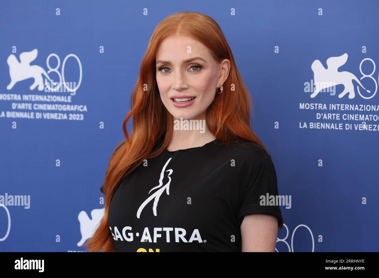 Lido Di Venezia, Italien. September 2023. Jessica Chastain nimmt am 80. Internationalen Filmfestival von Venedig am 8. September 2023 in Venedig, Italien, an einem Fototermin für den Film „Memory“ Teil. © Foto: Cinzia Camela. Quelle: Live Media Publishing Group/Alamy Live News Stockfoto