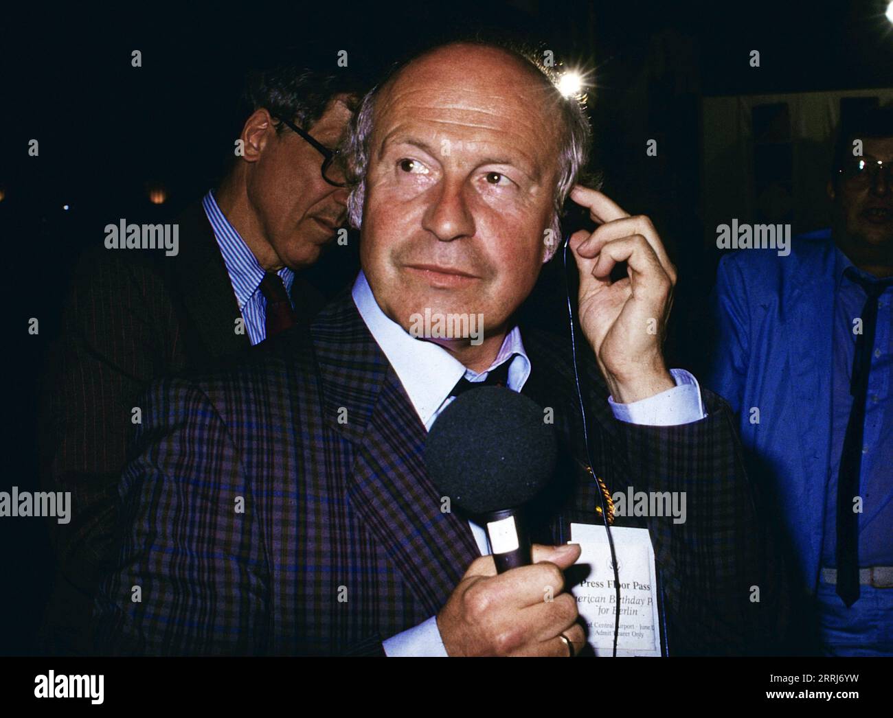 Dieter Kronzucker, deutscher Journalist, Fernsehmoderator und Publizist, bei der American Birthday Party for Berlin, Deutschland 1987. Stockfoto