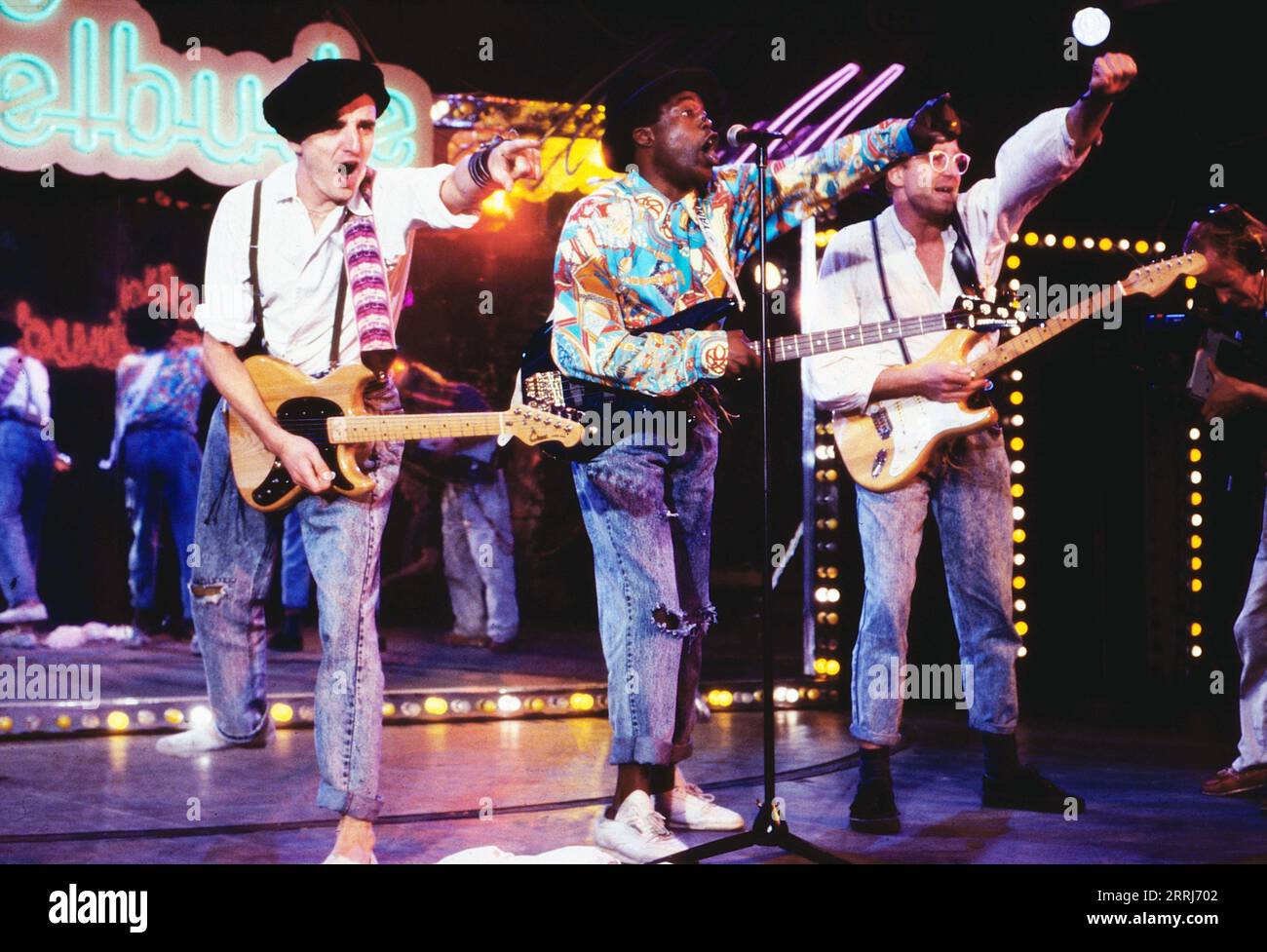 Die Band 'K-Town-Boys' bringt ihren Hit 'Golden Days in America' in der Unterhaltungsshow 'die Spielbude' in Hamburg, Deutschland 1987. Stockfoto