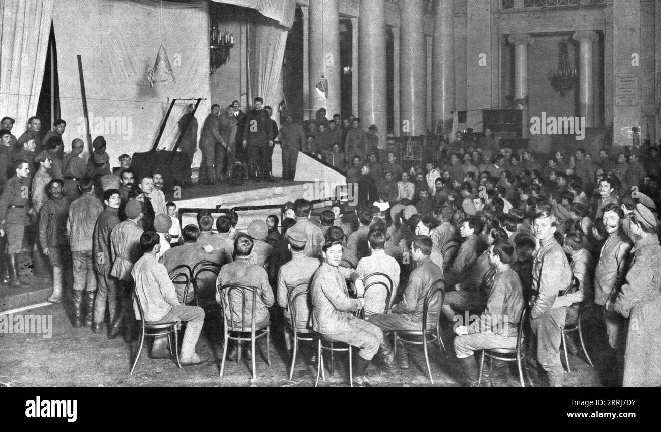 "Dans la Russie des Bolcheviks; les contrastes d'un pays en pleine anarchie militaire et sociale: A Petrograd, tandis que l'ennemi avance librement sur le sol de leur patrie de jeunes soldats bolcheviks de la garnison Assistant a un cours scientifique fait par un professeur americain, le Dr G. Robertson", 1918. Aus L’Album de la Guerre 1914-1919, Band 2 [L’Illustration, Paris, 1924]. Stockfoto