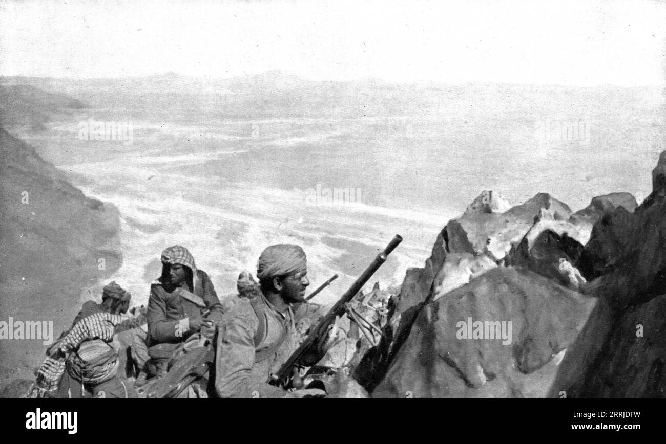 "Entfernte Fronten, in Hejaz; Operationen der arabischen Armee: Ein Beobachtungsposten mit Maschinengewehrern; im Hintergrund die Hejaz-Berge", 1917. Aus L’Album de la Guerre 1914-1919, Band 2 [L’Illustration, Paris, 1924]. Stockfoto