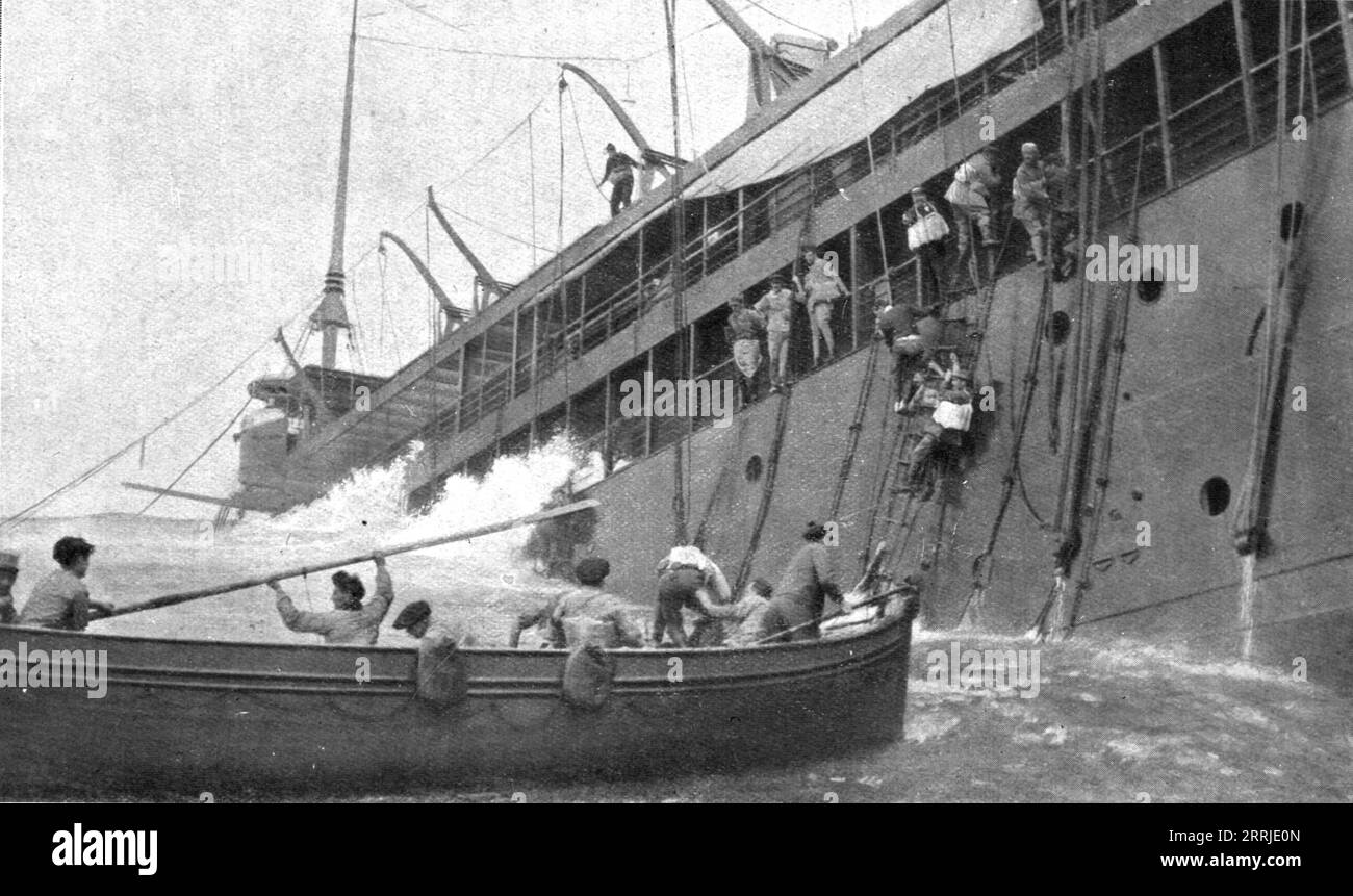 „At Sea; After the „Sontay“ wurde am 16. April 1917 um 12.00 Uhr torpediert: Die letzten Passagiere steigen in Rettungsboote ein. Der "Sontay" ging von Marseille nach Salonika. In schwerer See torpediert, sank sie in 5 Minuten. Dennoch konnten von 425 Personen an Bord 380 gerettet werden. Sein Befehlshaber, der heldenhafte Leutnant Jean-Baptiste Mages, wollte die Verstorbenen nicht überleben. Er ließ sich mit seinem Schiff versinken. Auf der Brücke stehend, als das Meer ihn erreichte, hob er seine Kappe auf und rief: „Vive la France!“, dann verschwand er 1917. Aus L’Album de la Guer Stockfoto