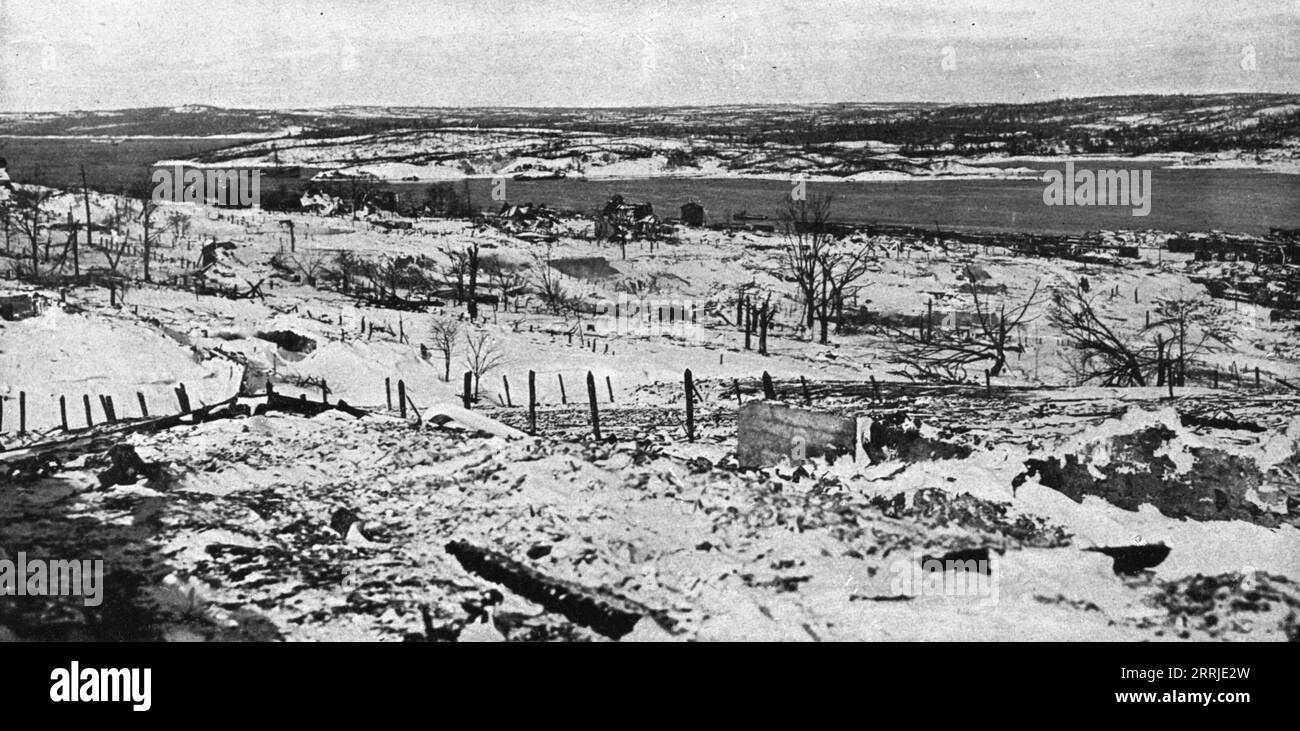 "In Kanada: Die Halifax-Explosion; Teil des Vorortes Richmond nach der Explosion von "Mont-Blanc"; im Hintergrund, auf der linken Seite, auf der anderen Seite der Bucht, können wir die IMO sehen, die auf Steuerbord geerdet ist; der "Mont-Blanc" wurde vernichtet", 1917. Aus L’Album de la Guerre 1914-1919, Band 2 [L’Illustration, Paris, 1924]. Stockfoto