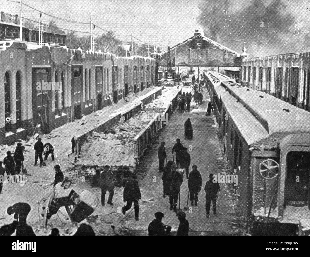 In Canada: The Halifax Explosion; North Street Station, wo die Opfer zahlreich waren, 1917. Aus L’Album de la Guerre 1914-1919, Band 2 [L’Illustration, Paris, 1924]. Stockfoto