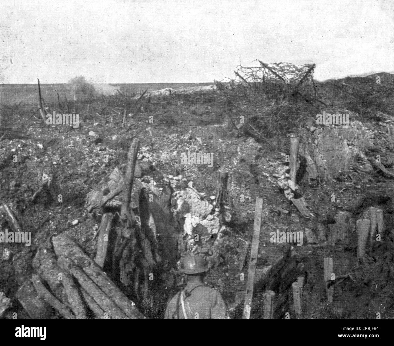 "Du 16 au 30 avril 1917; Une Position allemande du Plateau de Craonne, apres le pilonnage d'artillerie et la bataille du 16", 1917. Erster Weltkrieg: 16-30. April 1917; deutsche Position auf der Ebene von Craonne, nach Artillerieangriff und der Schlacht vom 16. Aus L’Album de la Guerre 1914-1919, Band 2 [L’Illustration, Paris, 1924]. Stockfoto