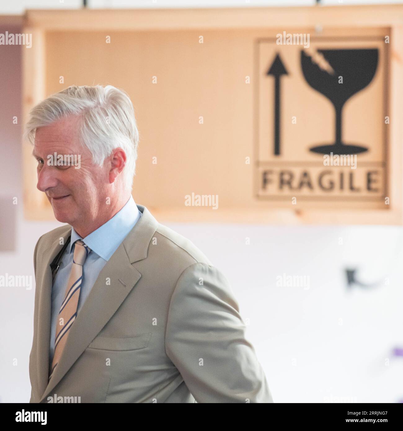 Brüssel, Belgien. September 2023. König Philippe - Filip von Belgien wird bei einem königlichen Besuch der Ausstellung „Le Lombard, a family Business“ im belgischen Comic Strip Center in Brüssel, Freitag, 08. September 2023, gesehen. Um das 77-jährige Jubiläum des Verlegers Le Lombard hervorzuheben, veröffentlicht der Verlag auch eine Sonderausgabe des Le Journal de Tintin. Mit diesem Besuch zollt der König der neunten Kunst Tribut, einer Disziplin, für die Belgien weltweit bekannt ist. BELGA PHOTO JONAS ROOSENS Credit: Belga News Agency/Alamy Live News Stockfoto