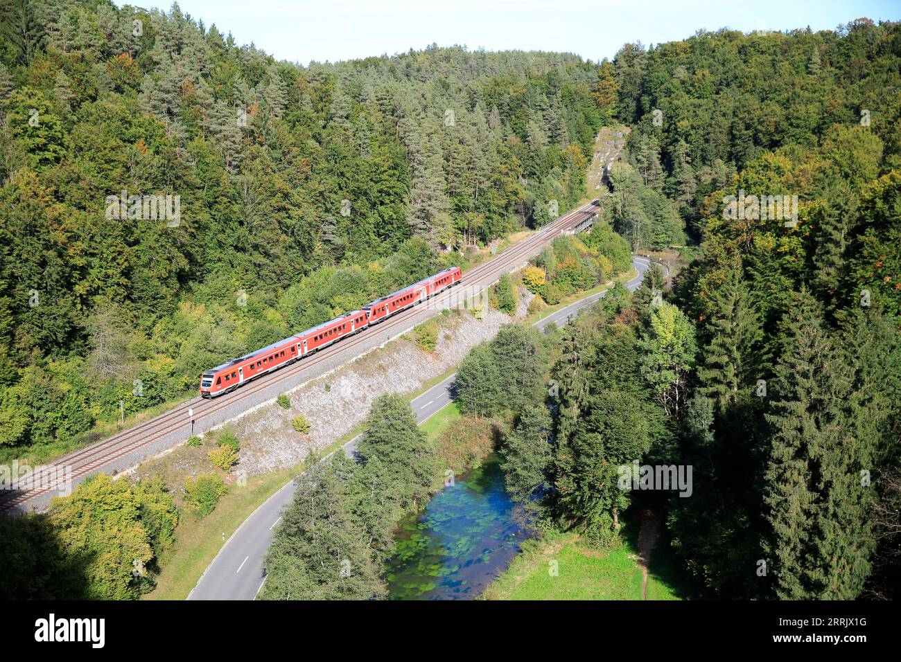 Die DB Regio Railway, die Strecken von Nürnberg nach Hof, Furth im Wald, Marktredwitz und Schwandorf waren die ersten Strecken, die Anfang der 1990er Jahre für den Einsatz von Pendolino-Zügen in Bayern ausgebaut wurden Stockfoto