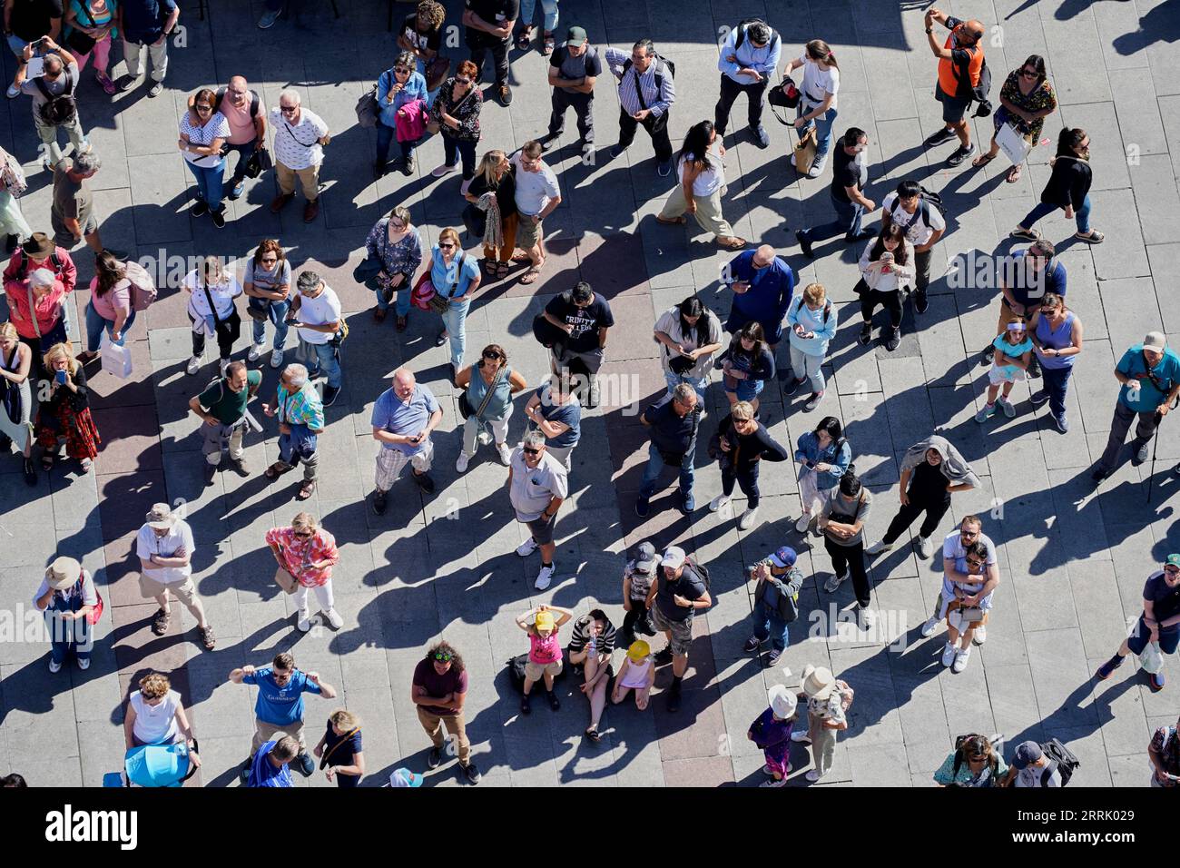 Deutschland, Bayern, München, Personengruppe von oben Stockfoto