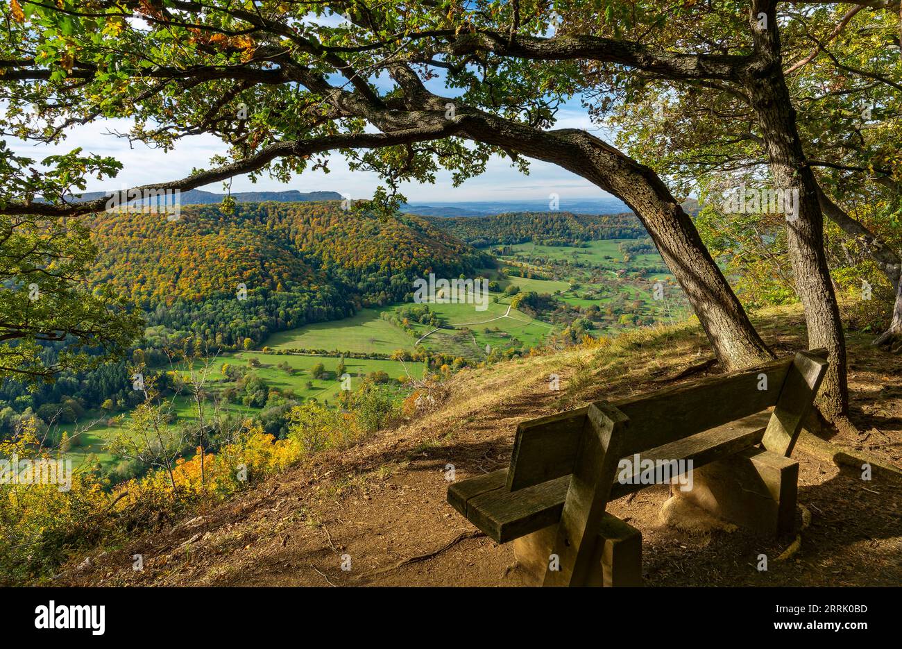 Schwäbische Alb, Ruheliege am Barnberg, Blick ins Neuffener Tal, Neuffen, Deutschland Stockfoto