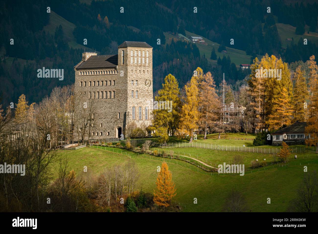 Generaloberst Beck Kaserne in Sonthofen. Ursprünglich war das Gebäude eine von zwölf Adolf-Hitler-Schulen, die Burg steht unter Ensembleschutz, Sonthofen Stockfoto Generaloberst Beck Kaserne in Sonthofen. Ursprünglich war das Gebäude eine von zwölf Adolf-Hitler-Schulen, die Burg steht unter Ensembleschutz, Sonthofen Stockfoto