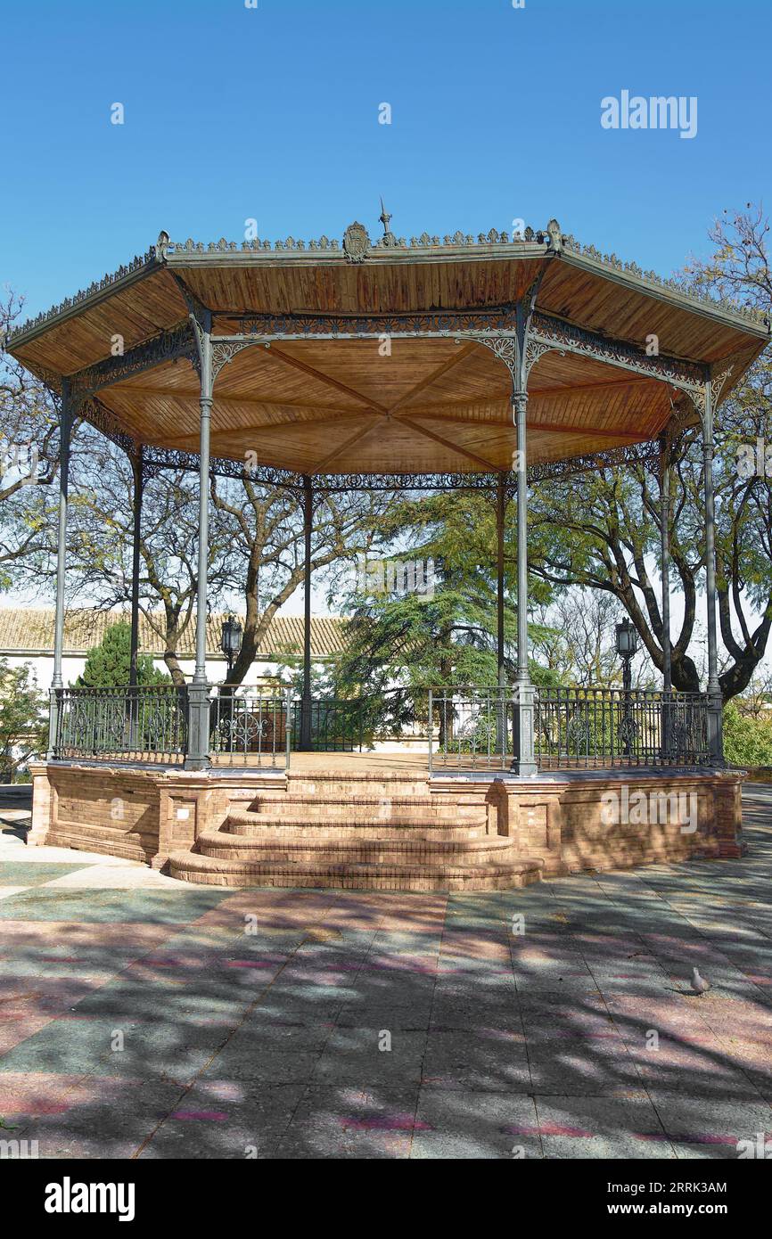 MusiMusic Kiosk im Alameda Park in Jerez de la Frontera, Andalusien, Spainc Kiosk im Alameda Park in Jerez de la Frontera, Andalusien, Spanien Stockfoto MusiMusic Kiosk im Alameda Park in Jerez de la Frontera, Andalusien, Spainc Kiosk im Alameda Park in Jerez de la Frontera, Andalusien, Spanien Stockfoto
