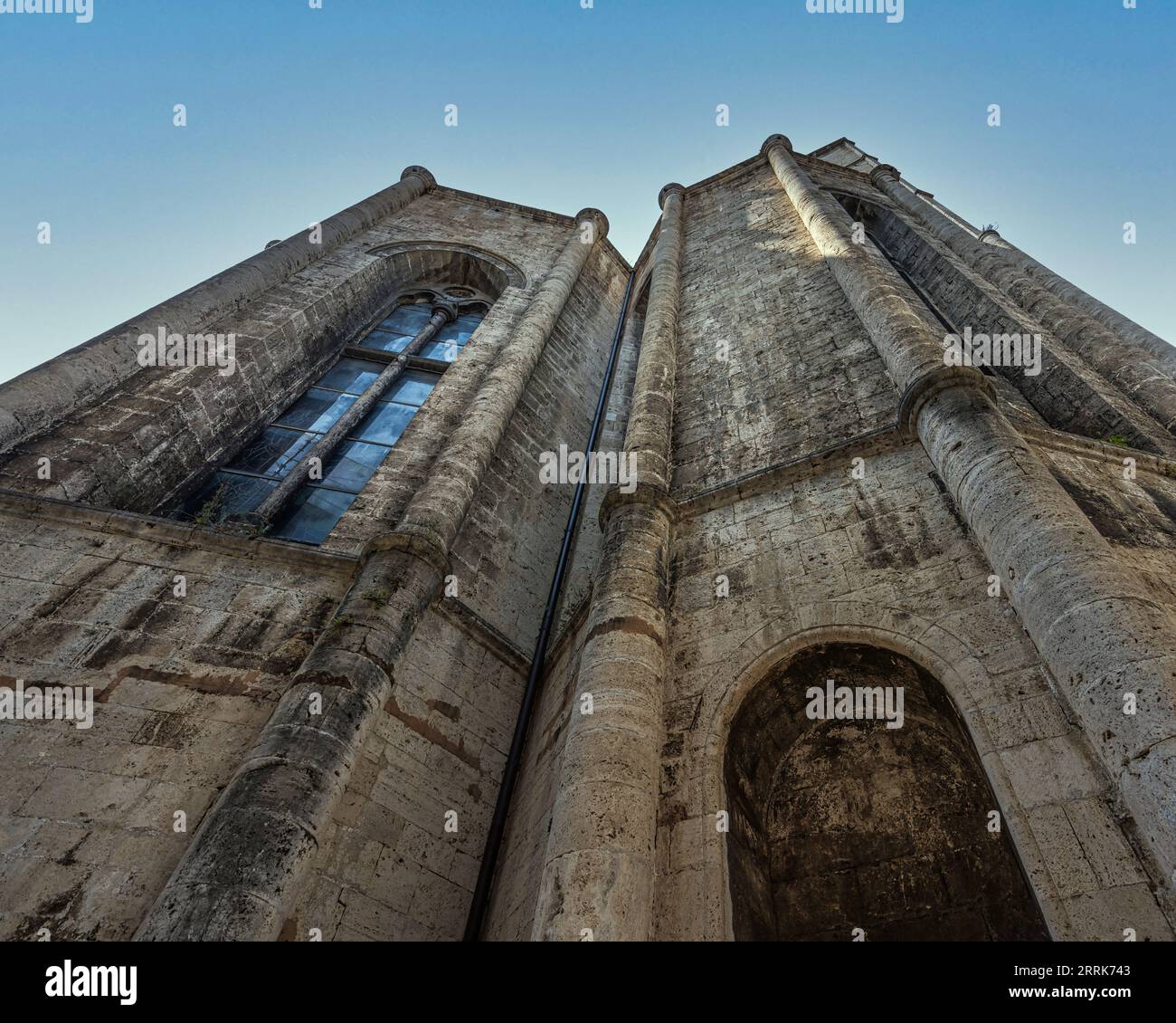 Die Kirche San Francesco in Ascoli Piceno gilt als eines der besten italienischen Werke franziskanischer Architektur. Ascoli Piceno, Region Marken Stockfoto