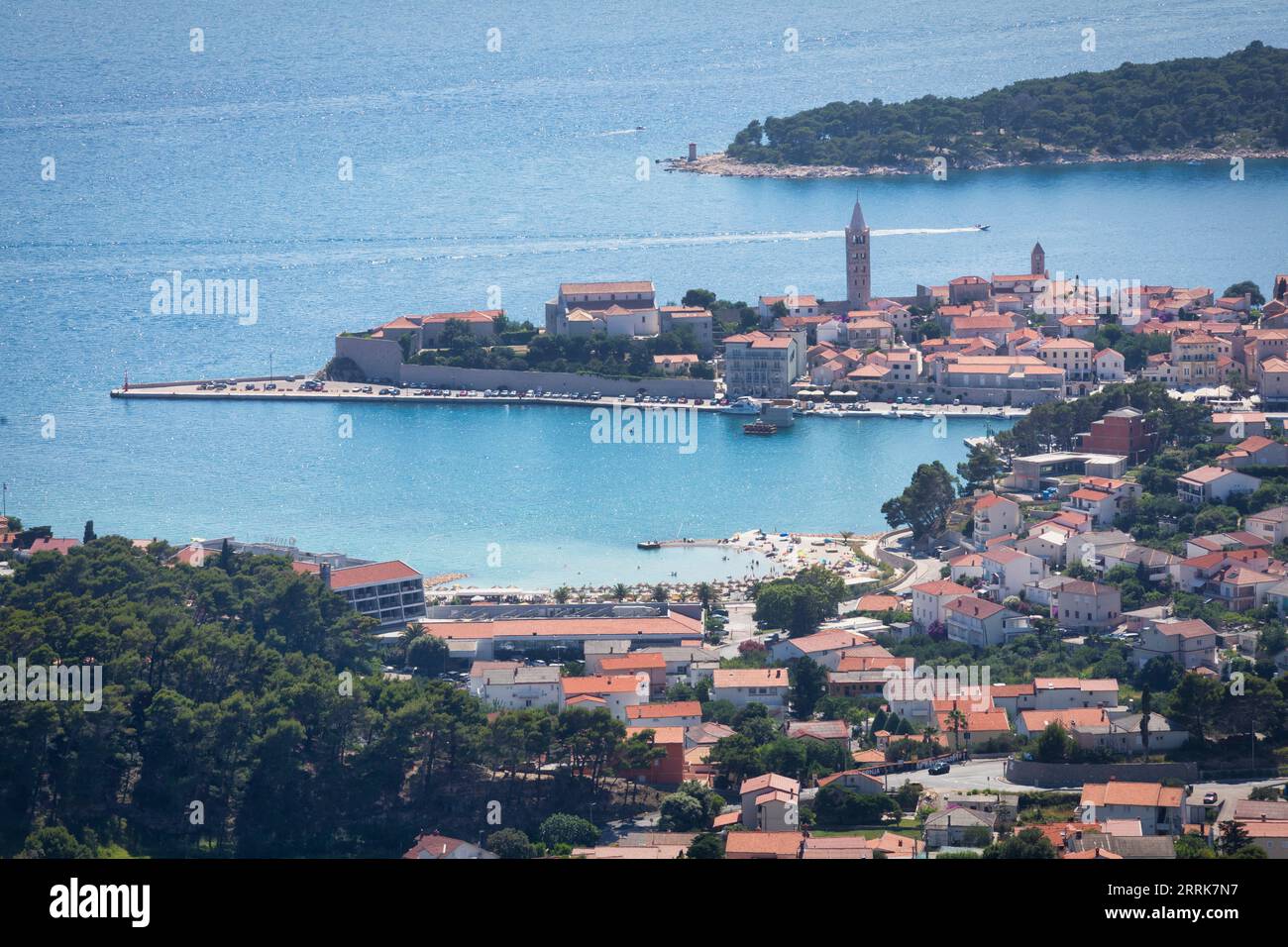 Kroatien, Primorje-Gorski Komitat Kotar, erhöhter Blick auf die Stadt Rab, Insel Rab Stockfoto
