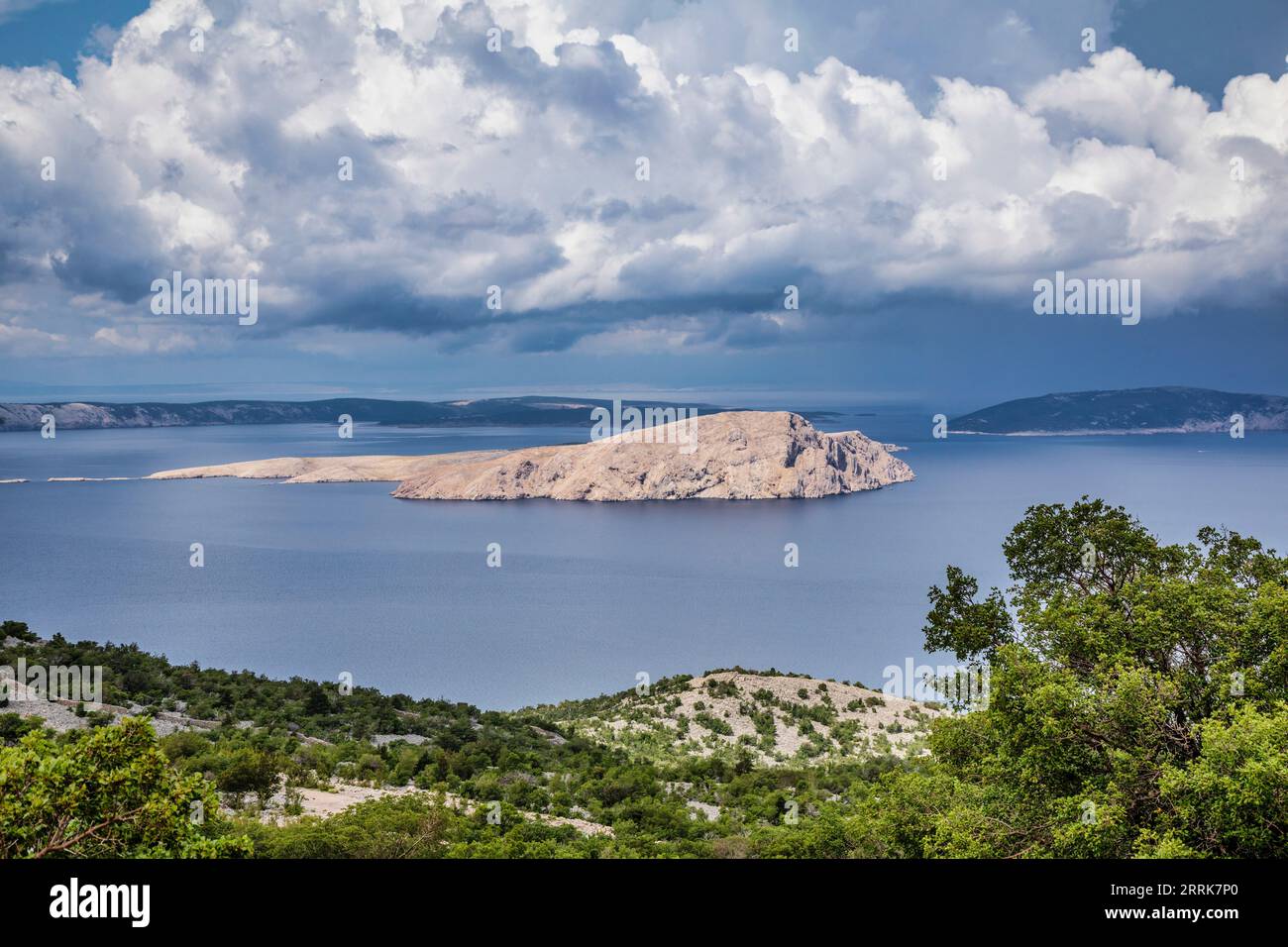 Kroatien, Kreis Primorje-Gorski Kotar, Goli Otok (kroatischer Alcatraz) vom Festland aus gesehen Stockfoto