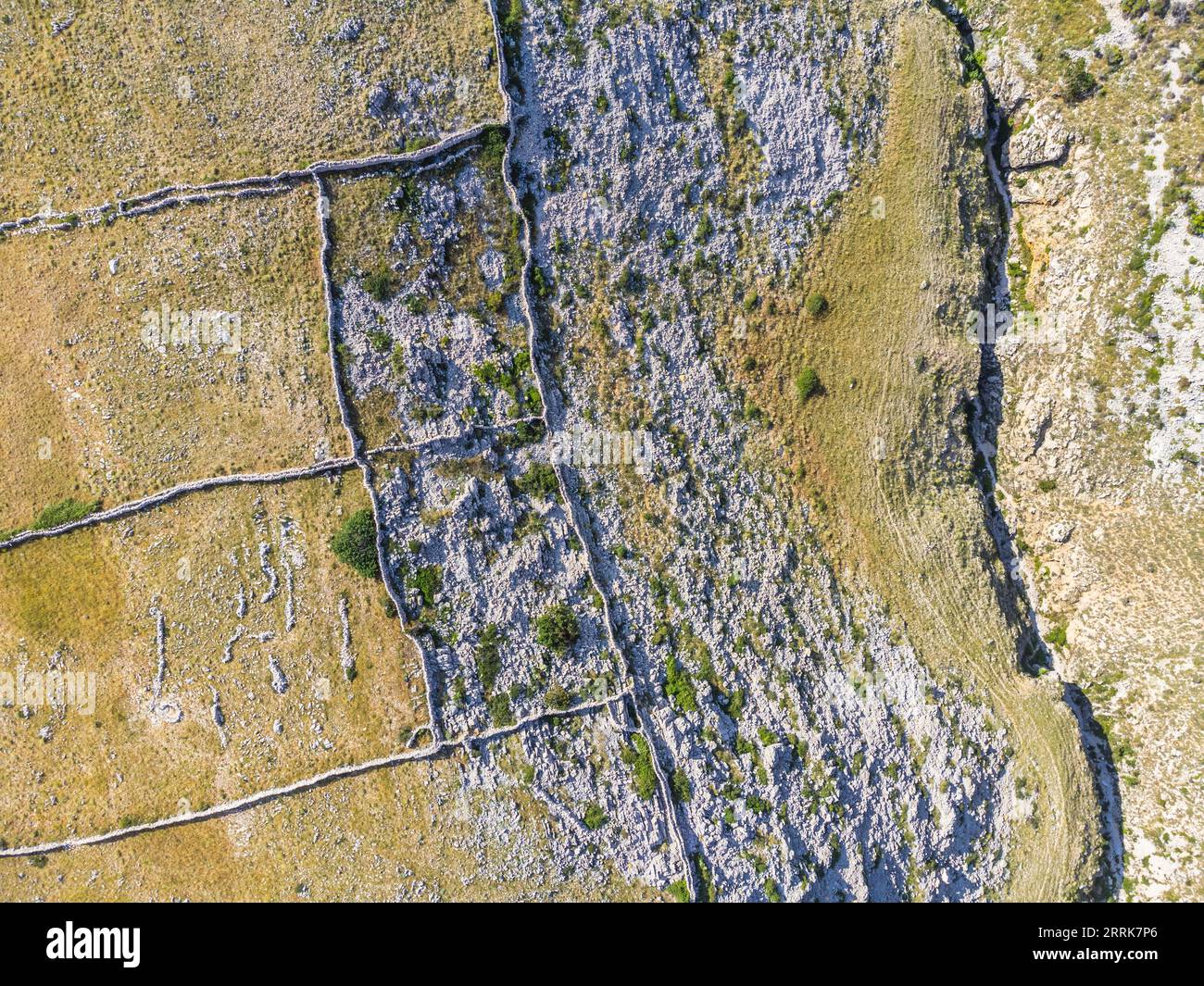 Kroatien, Primorje-Gorski Komitat Kotar, Insel Krk, Trockenmauern genannt Mrgari auf dem Hochland von Baska Stockfoto