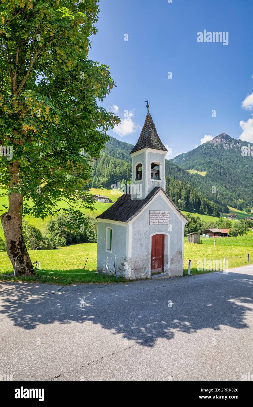 Österreich, Tirol, Vals, Vals, kleine Kapelle entlang der Valser Landesstraße Stockfoto