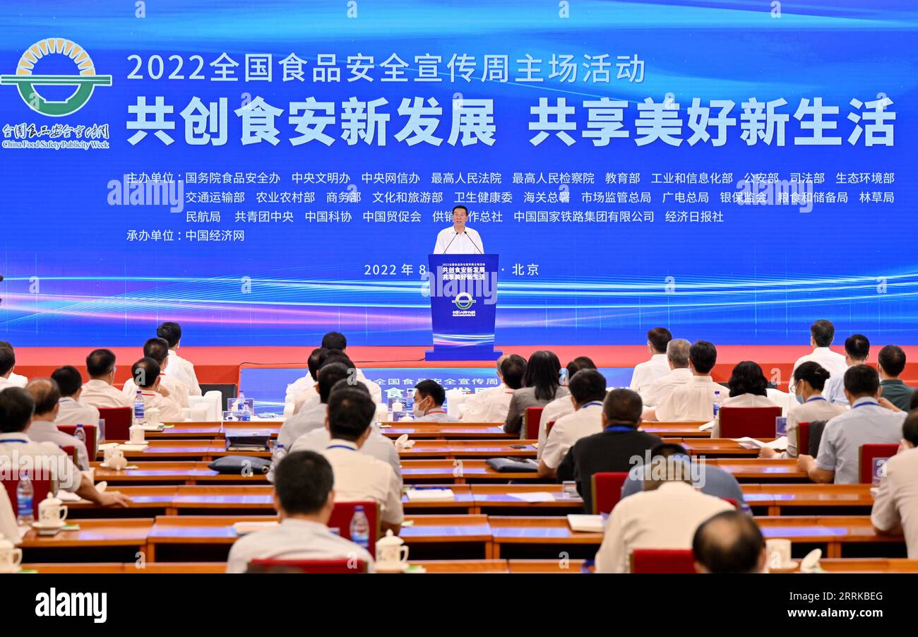 220830 -- PEKING, 30. August 2022 -- der chinesische Staatsrat Wang Yong, ebenfalls stellvertretender Leiter des Ausschusses für Lebensmittelsicherheit des Staatsrats, spricht bei einer großen Veranstaltung der China Food Safety Publicity Week in Peking, Hauptstadt Chinas, 29. August 2022. CHINA-BEIJING-WANG YONG-FOOD SAFETY CN YUEXYUEWEI PUBLICATIONXNOTXINXCHN Stockfoto