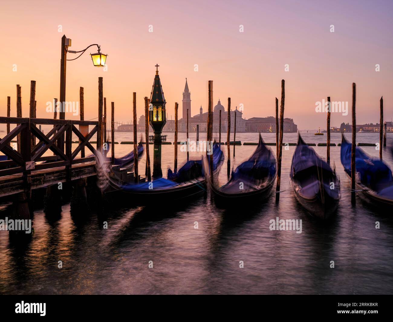 Blick auf San Giorgio mit der Kirche San Giorgio Maggiore (Chiesa di San Giorgio Maggiore), Venedig, Stockfoto