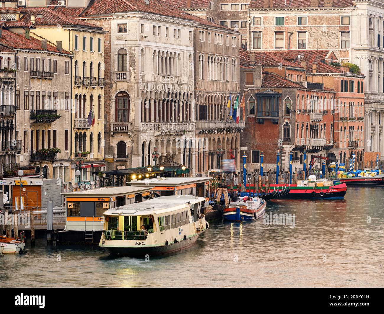 Blick von der Rialto-Brücke in Venedig, Stockfoto