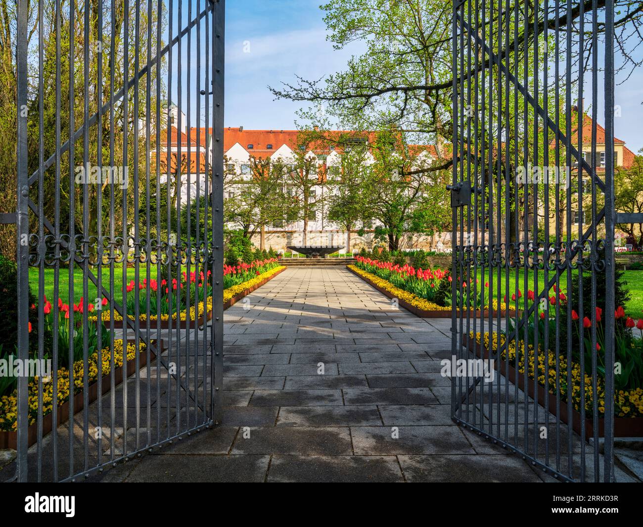 Schöne gartenanlage -Fotos und -Bildmaterial in hoher Auflösung – Alamy