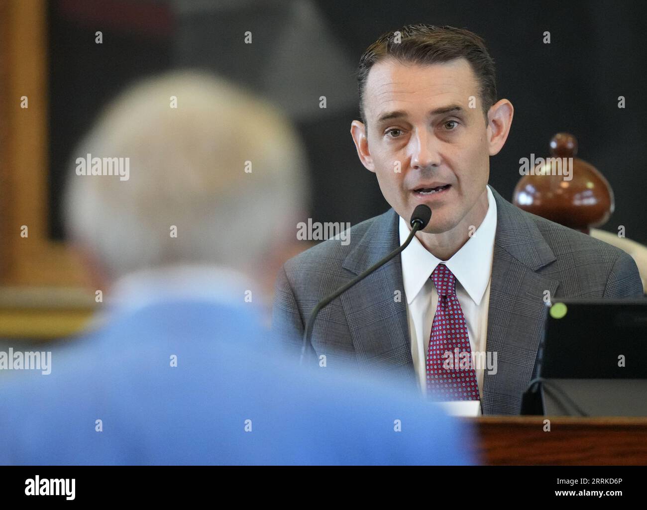 Ryan Bangert, ehemaliger erster stellvertretender Assistent von Attorney General Ken Paxton, bezeugt am Donnerstag, den 7. September 2023, beim Amtsenthebungsverfahren gegen Paxton im Capitol. Stockfoto